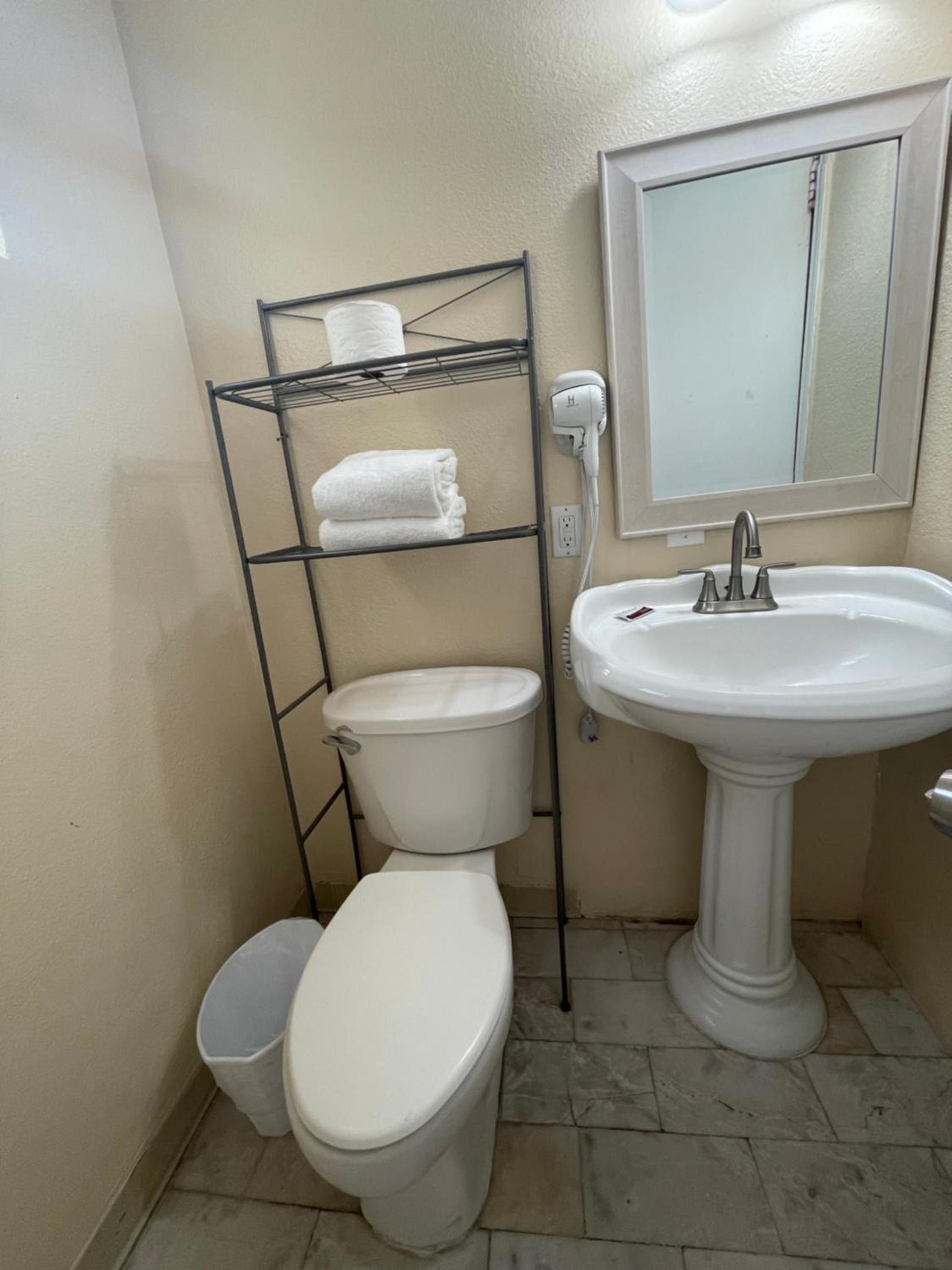 Southwind Inn photo 49
