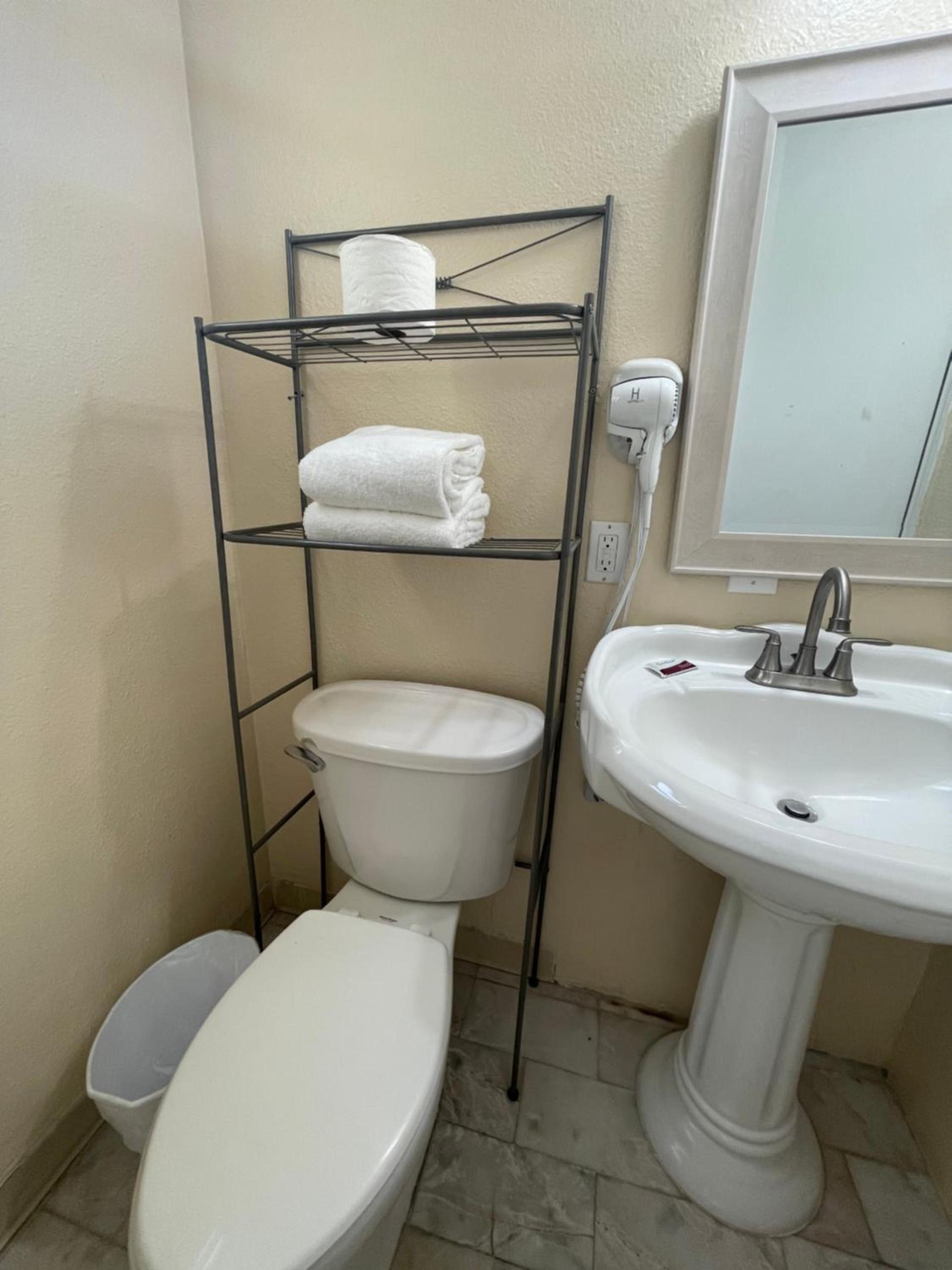 Southwind Inn photo 50