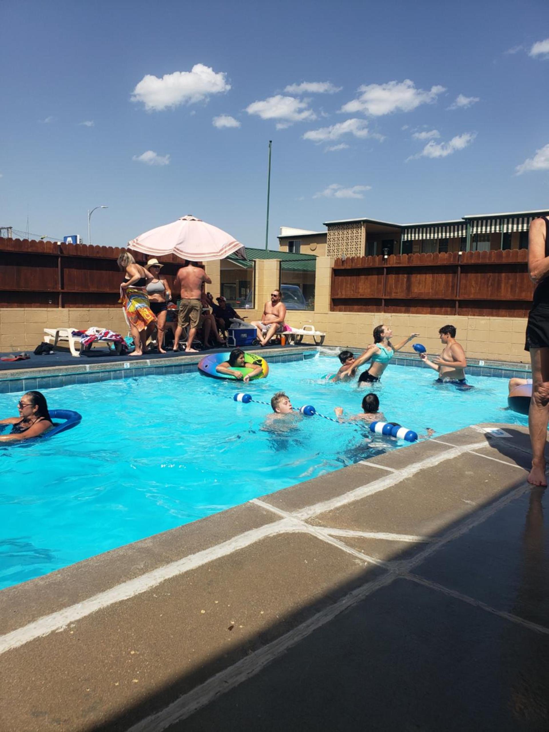 Americas Best Value Inn North Platte photo 12
