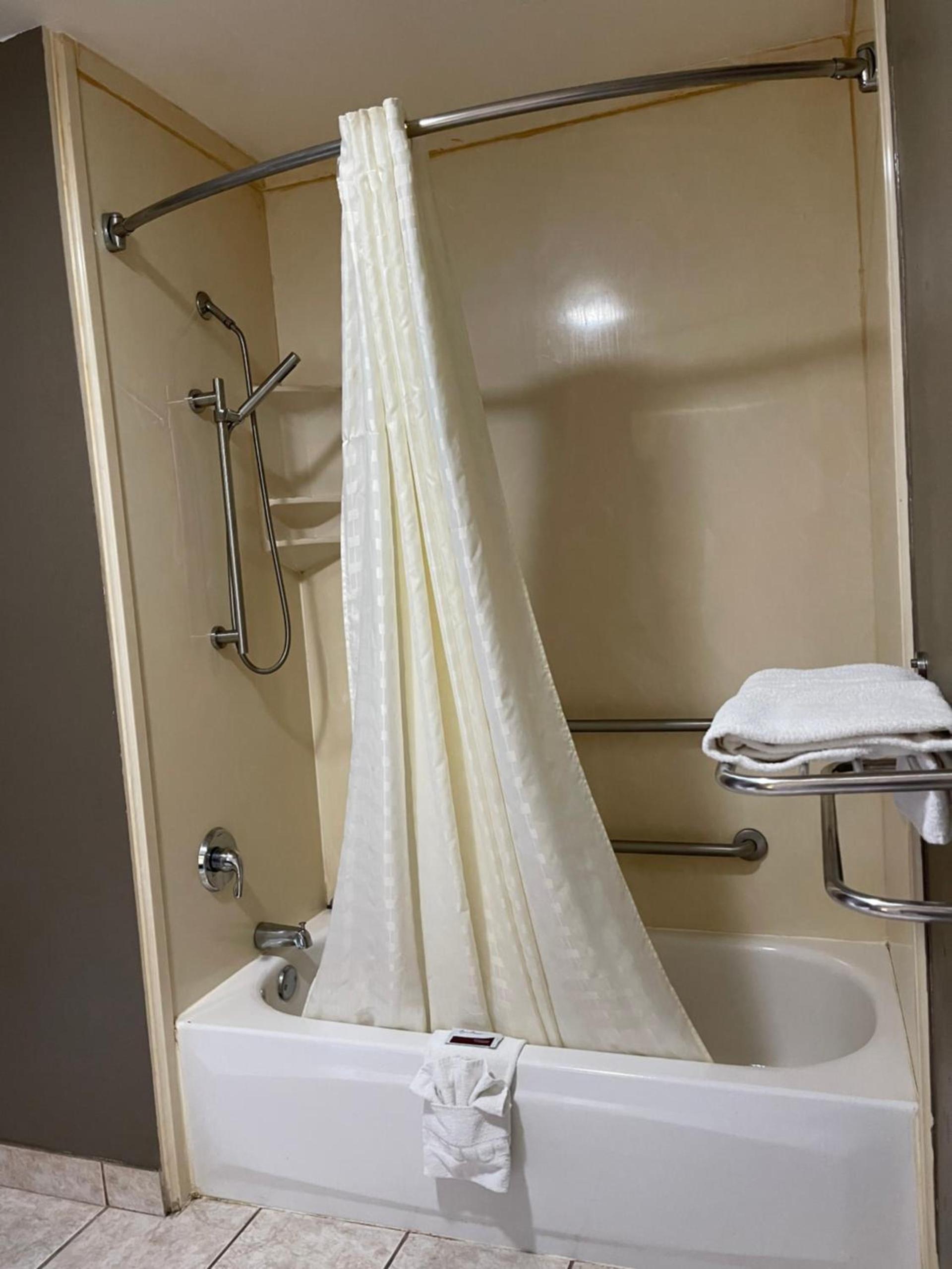 Majestic Inn photo 23