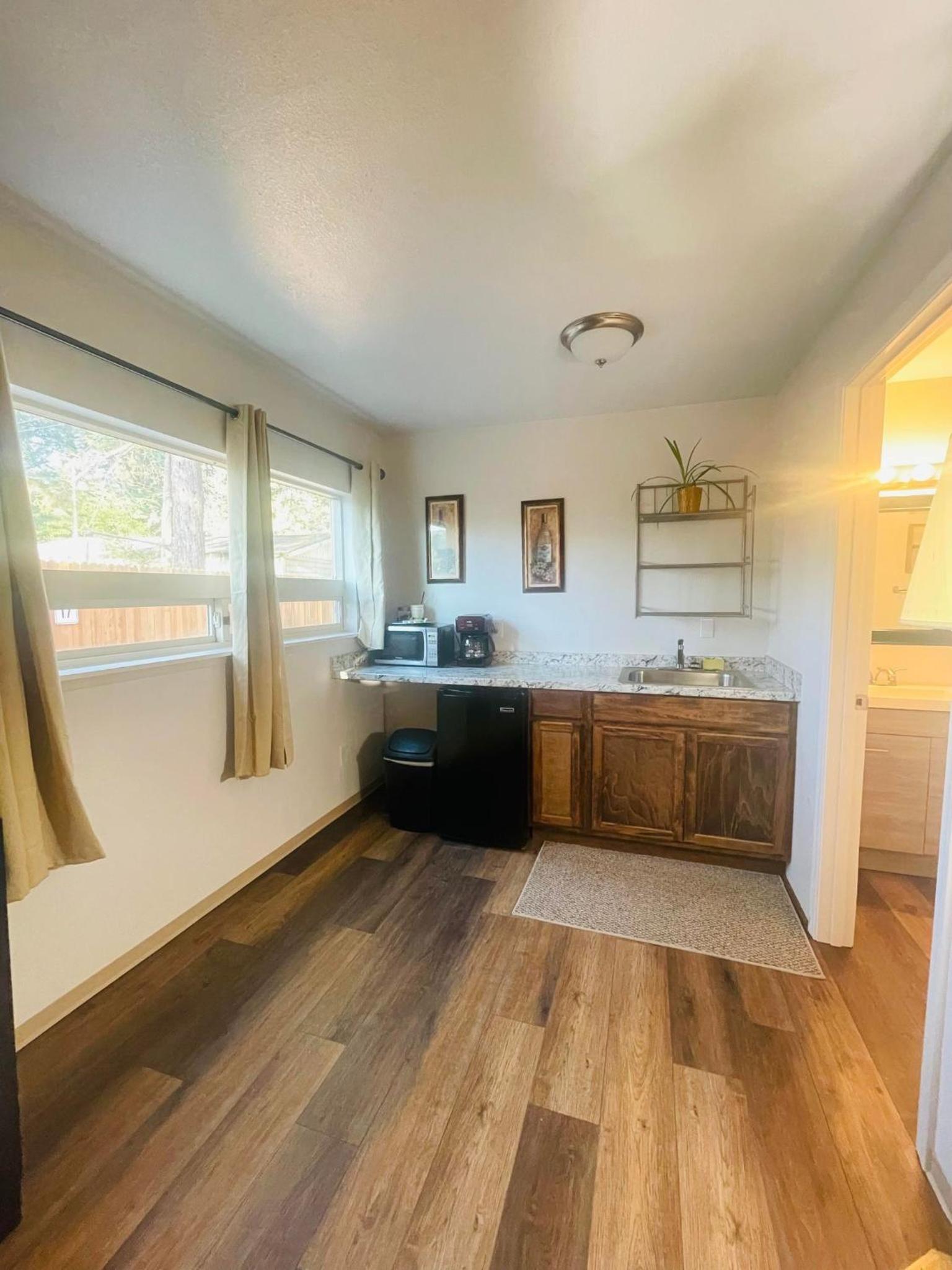 Riverfront Lodging photo 76