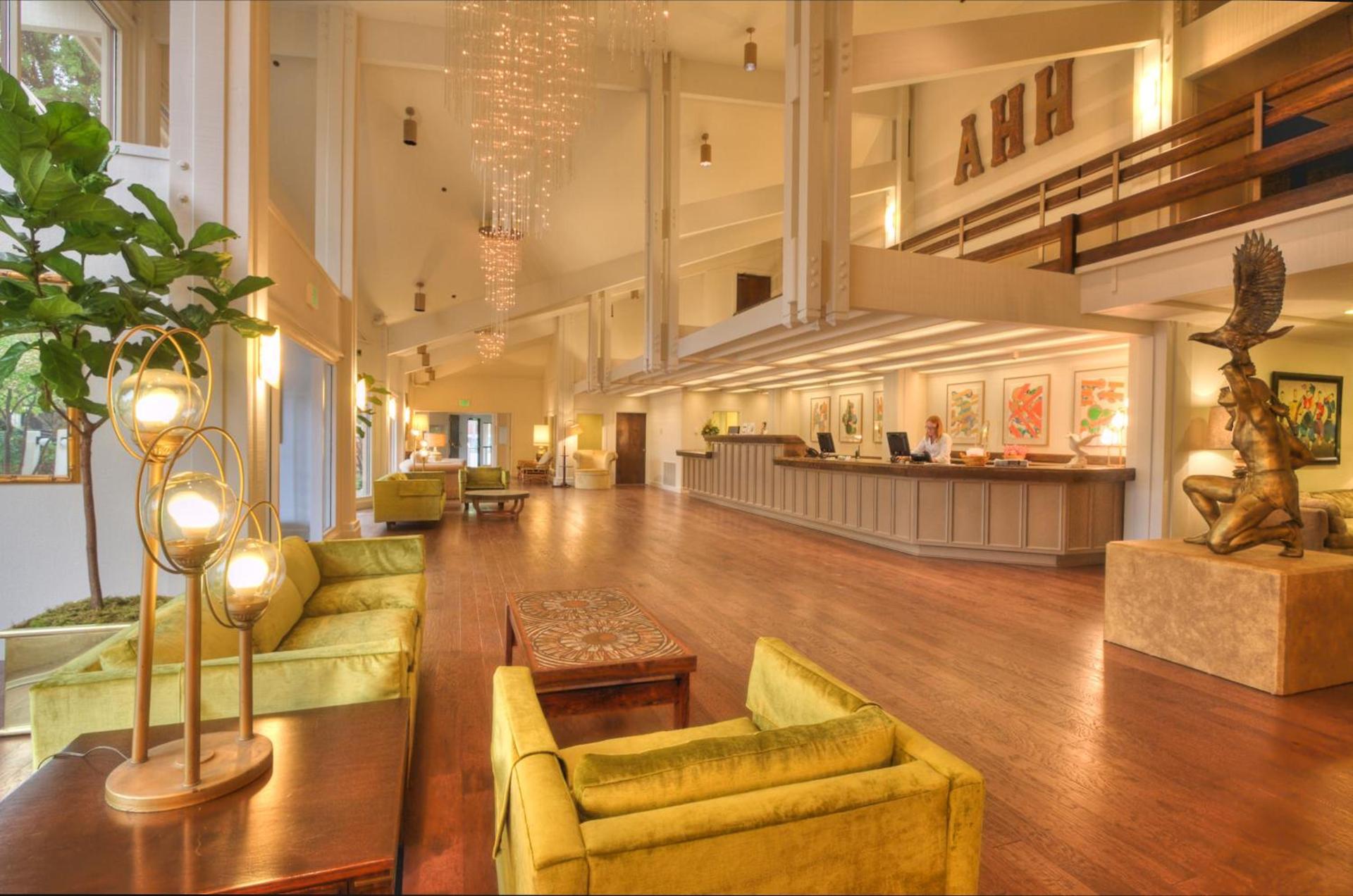 Ashland Hills Hotel & Suites photo 4