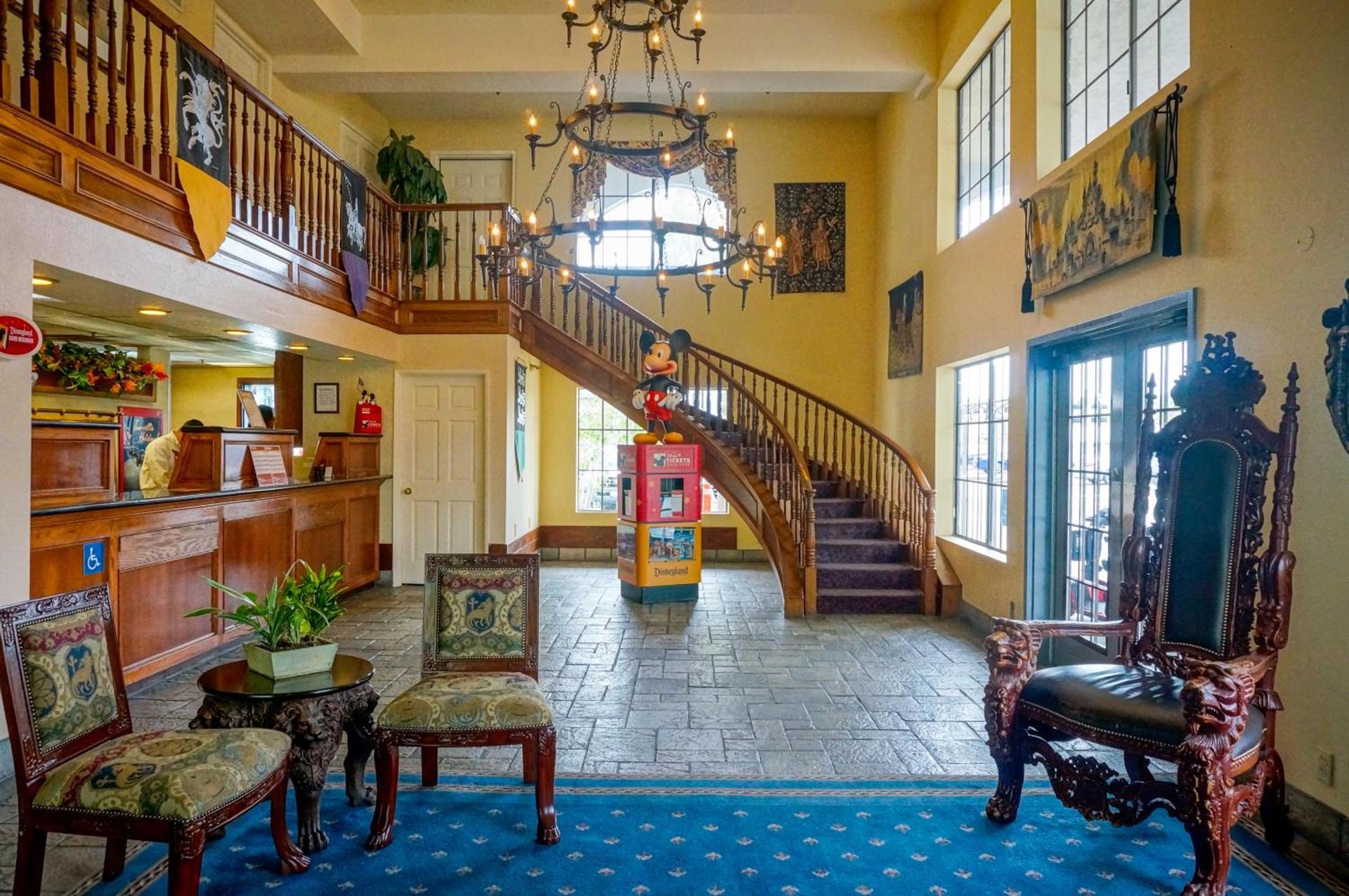 Castle Inn and Suites Anaheim photo 9