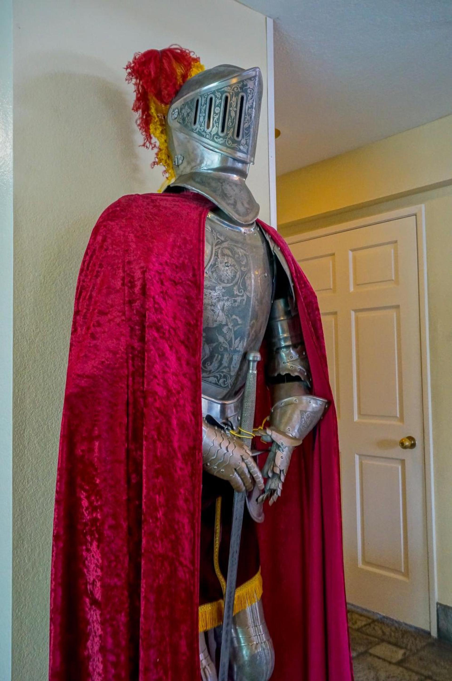 Castle Inn and Suites Anaheim photo 12