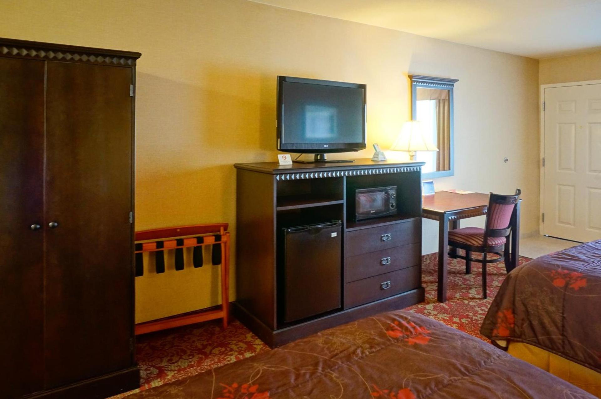 Castle Inn and Suites Anaheim photo 23