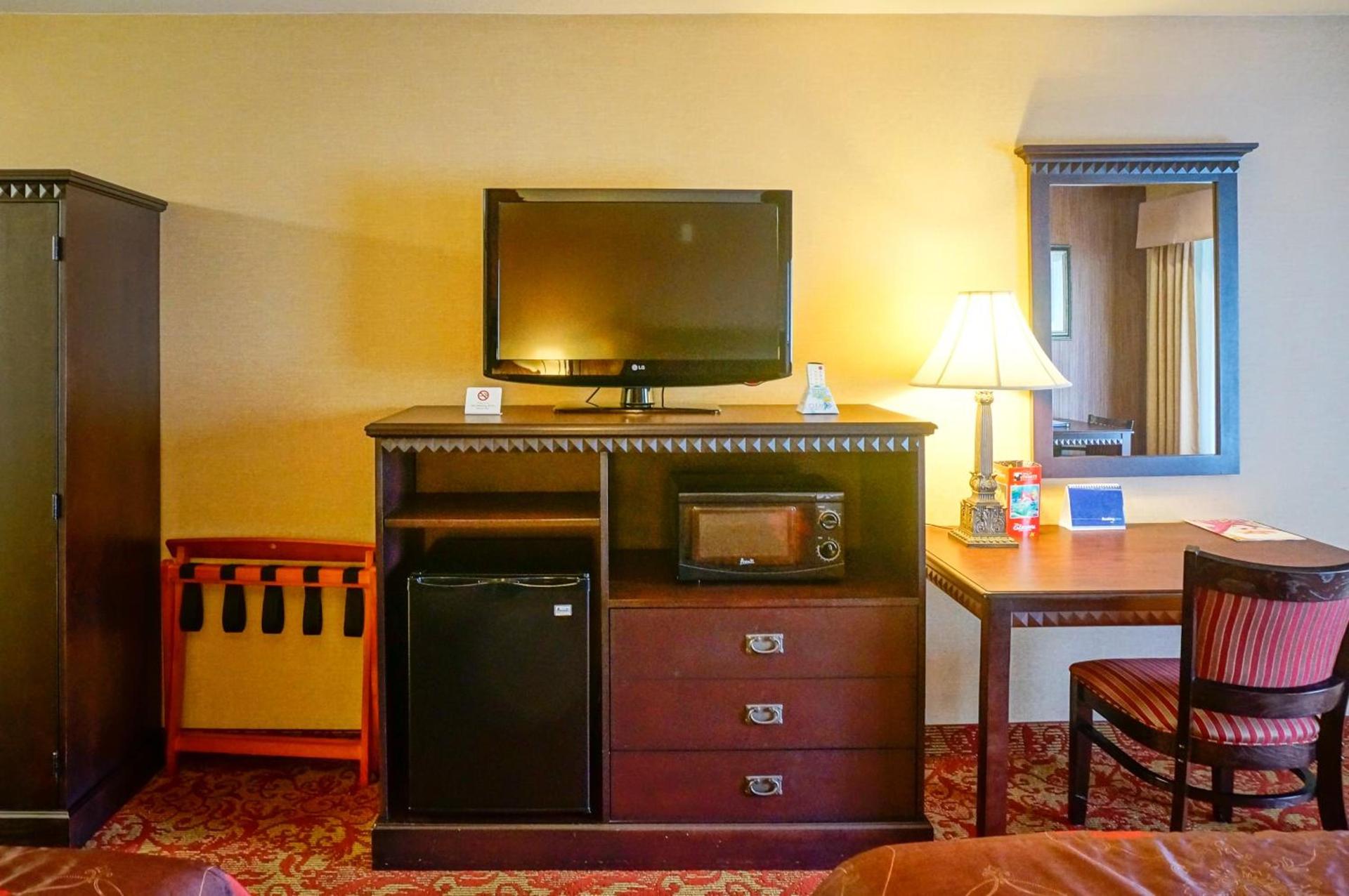 Castle Inn and Suites Anaheim photo 16