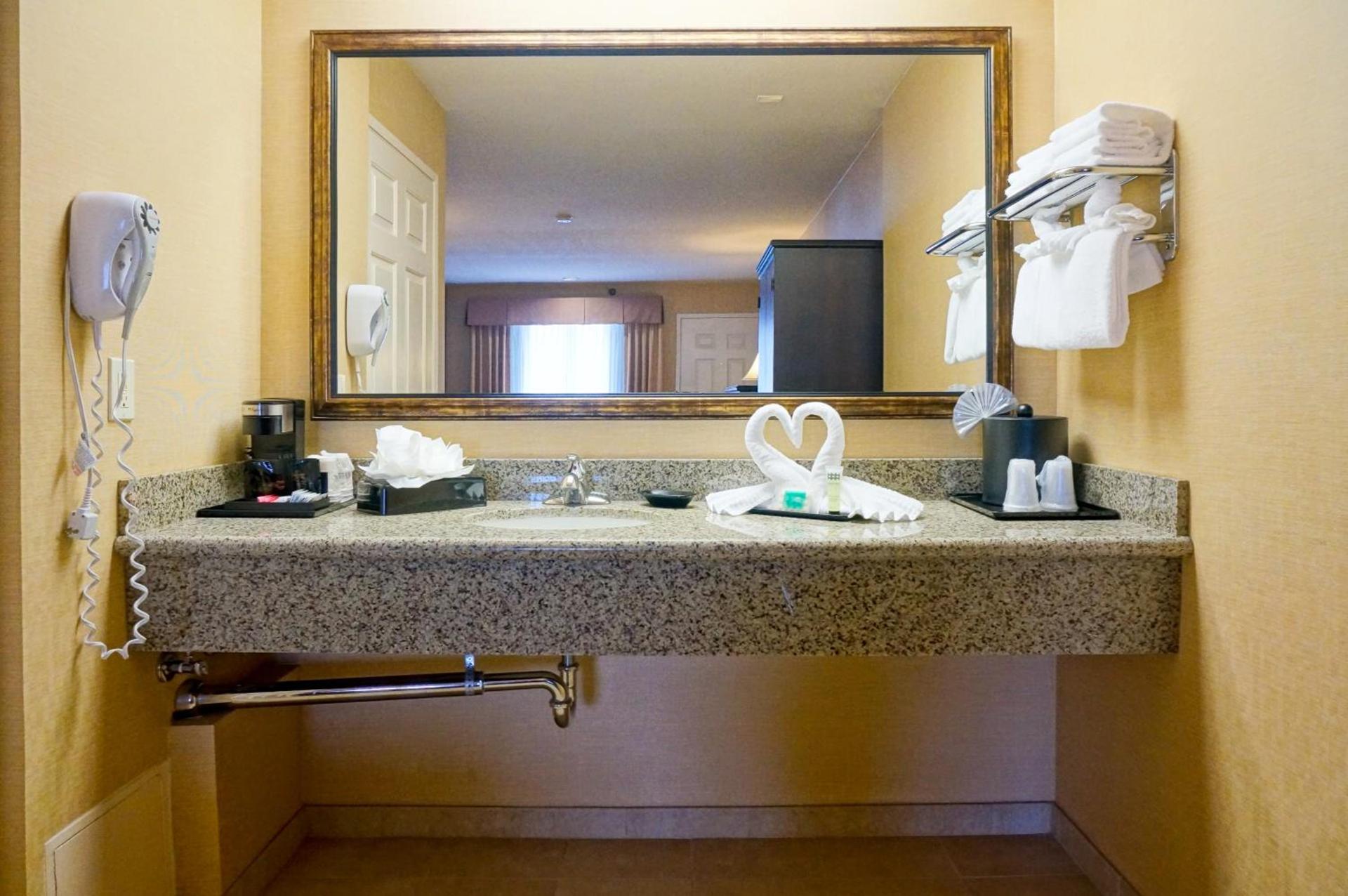 Castle Inn and Suites Anaheim photo 17