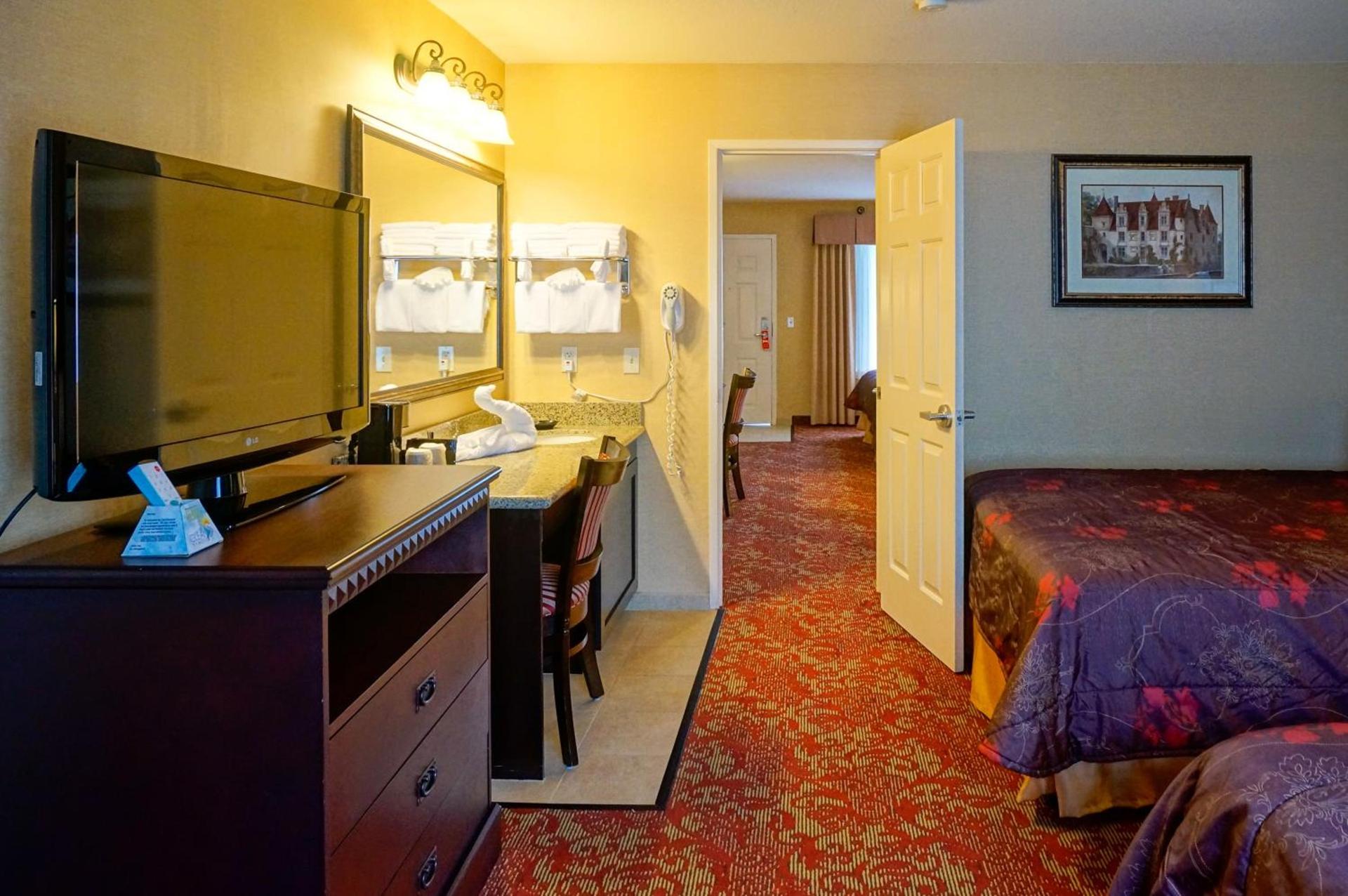 Castle Inn and Suites Anaheim photo 32
