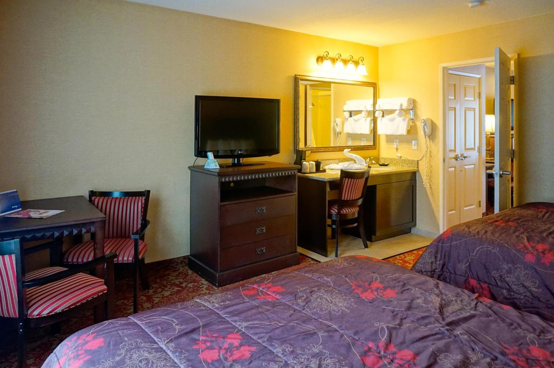 Castle Inn and Suites Anaheim photo 35