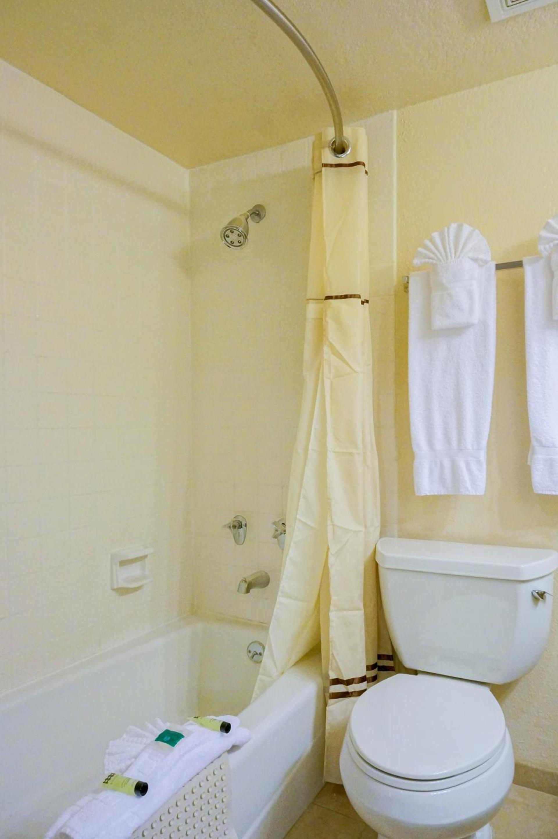 Castle Inn and Suites Anaheim photo 38