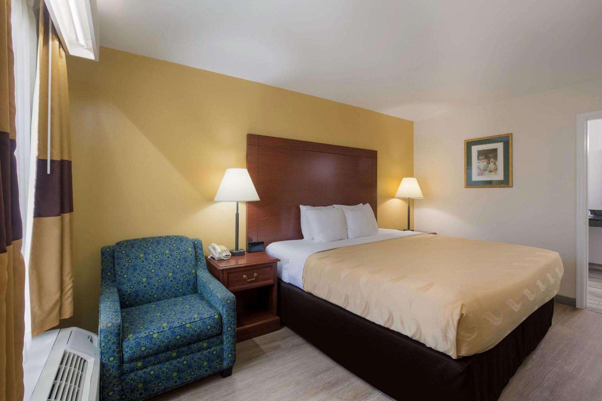 Quality Inn & Suites Greensboro near Lake Oconee photo 8