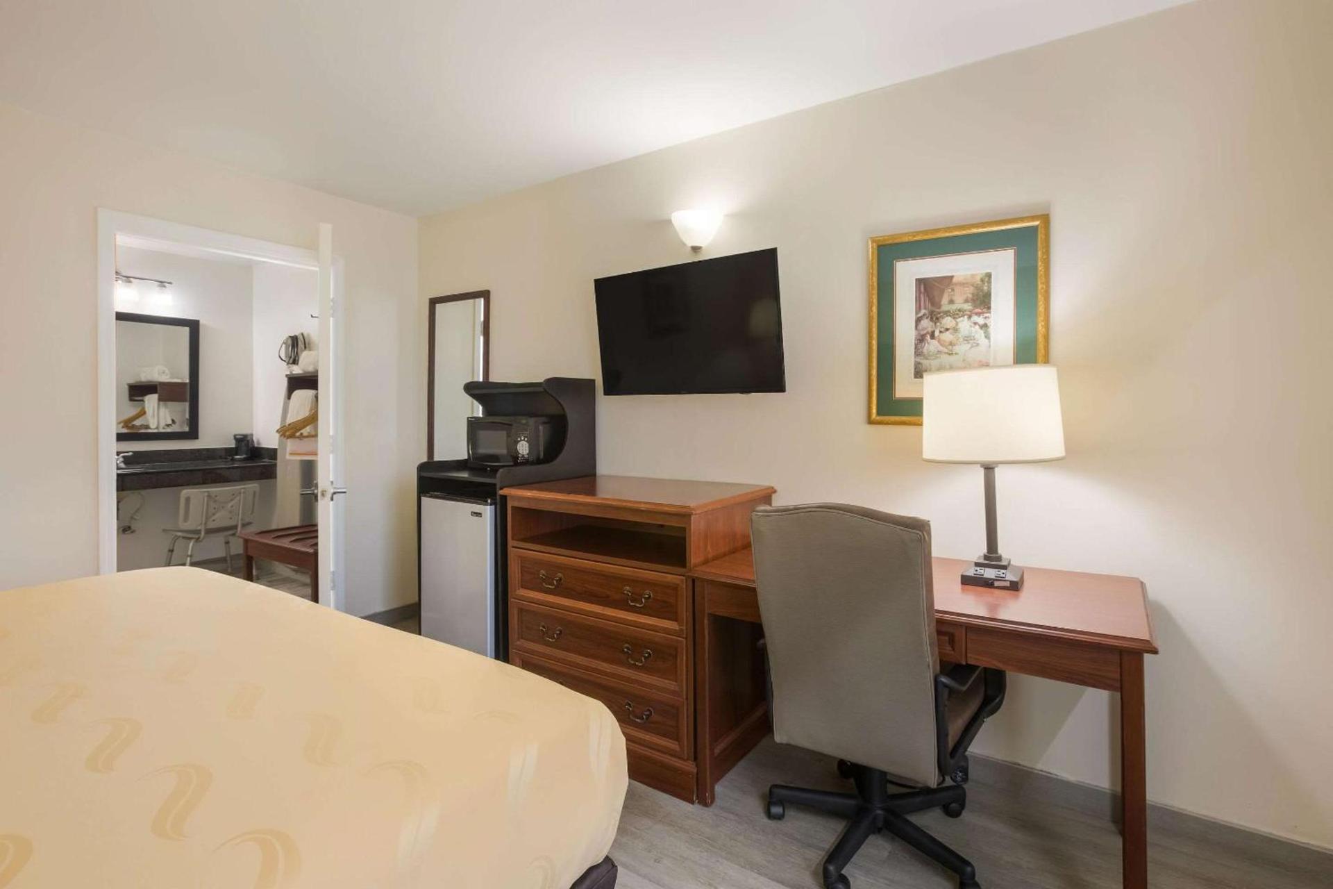 Quality Inn & Suites Greensboro near Lake Oconee photo 9