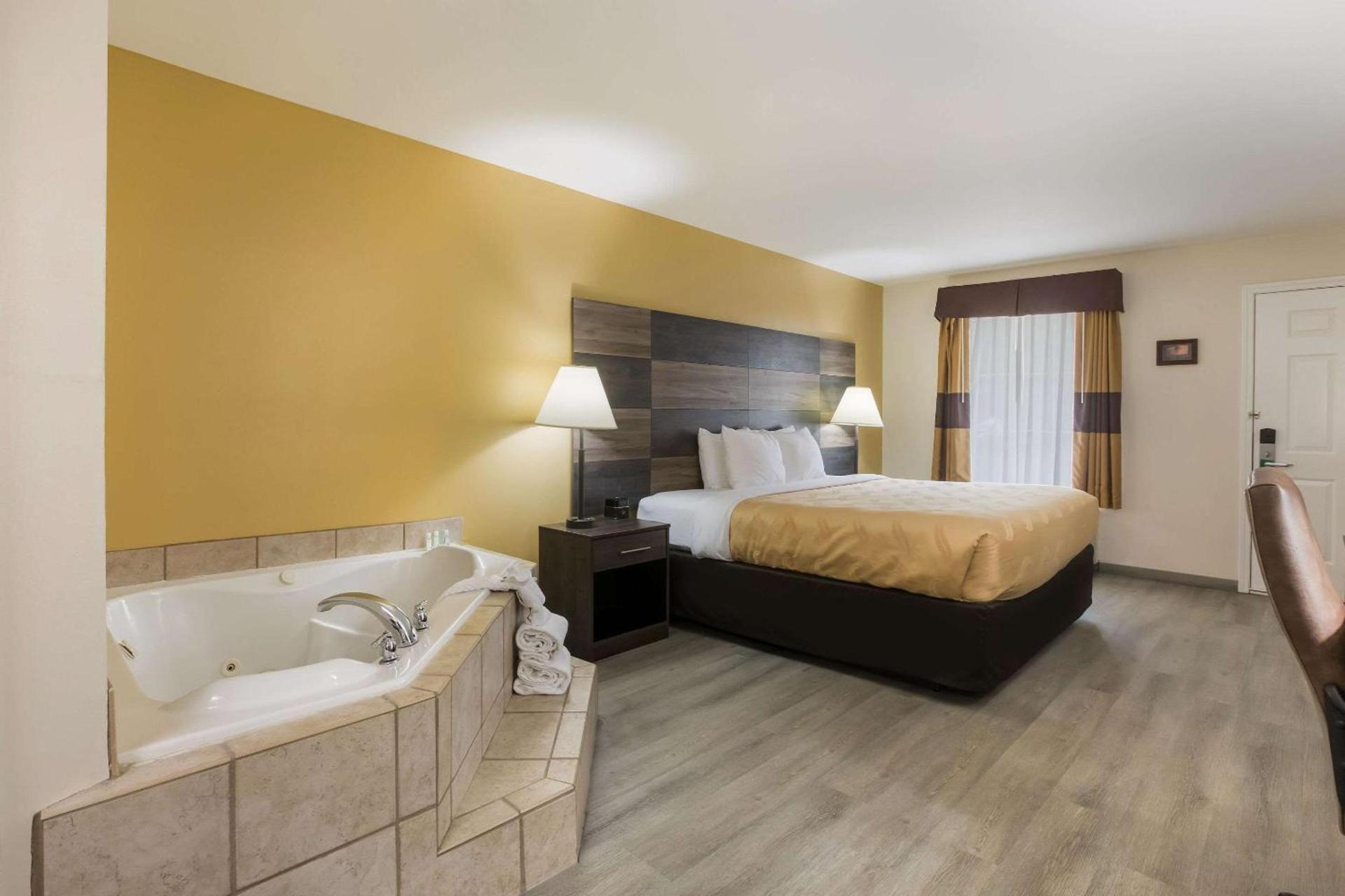 Quality Inn & Suites Greensboro near Lake Oconee photo 23