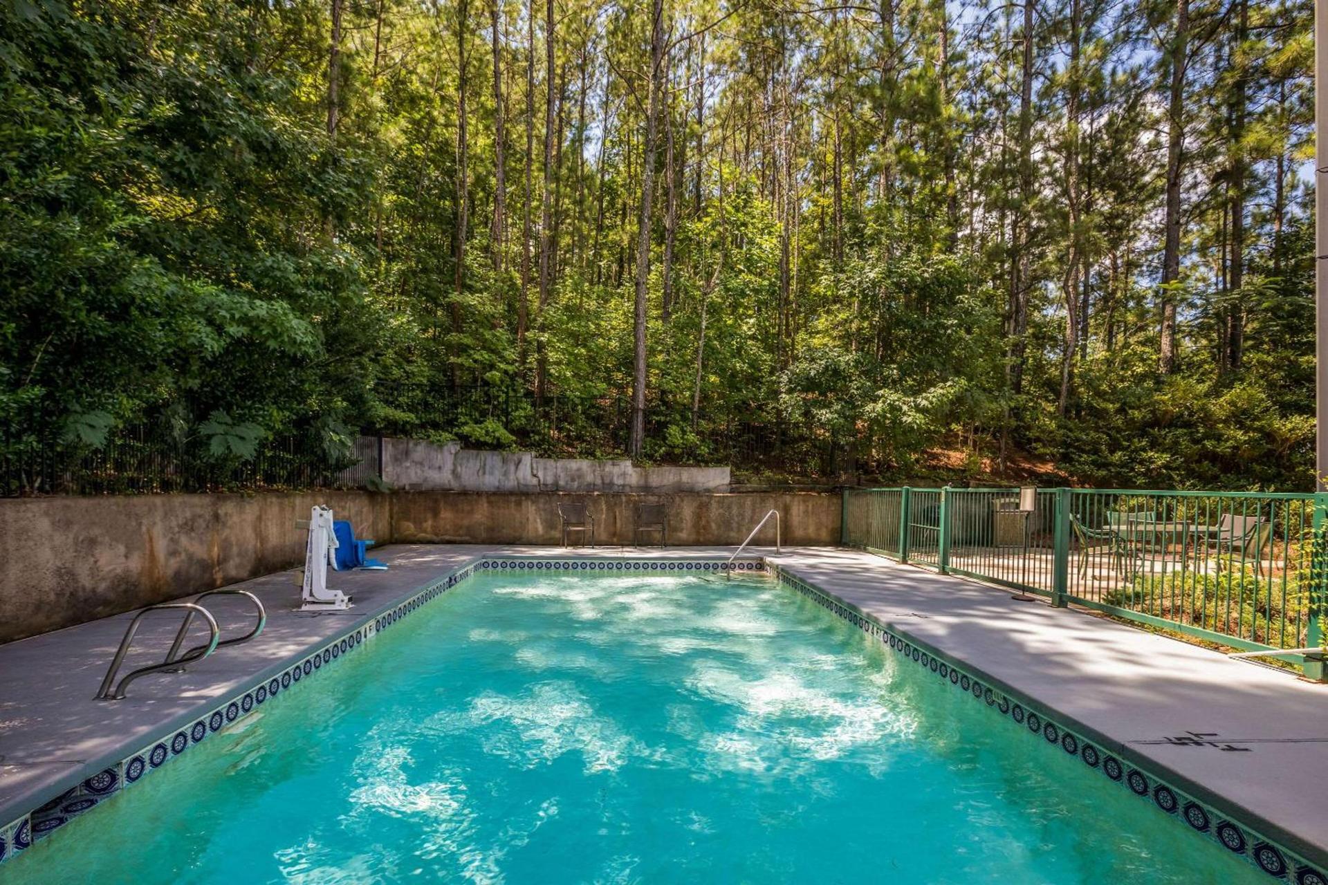 Quality Inn & Suites Greensboro near Lake Oconee photo 32