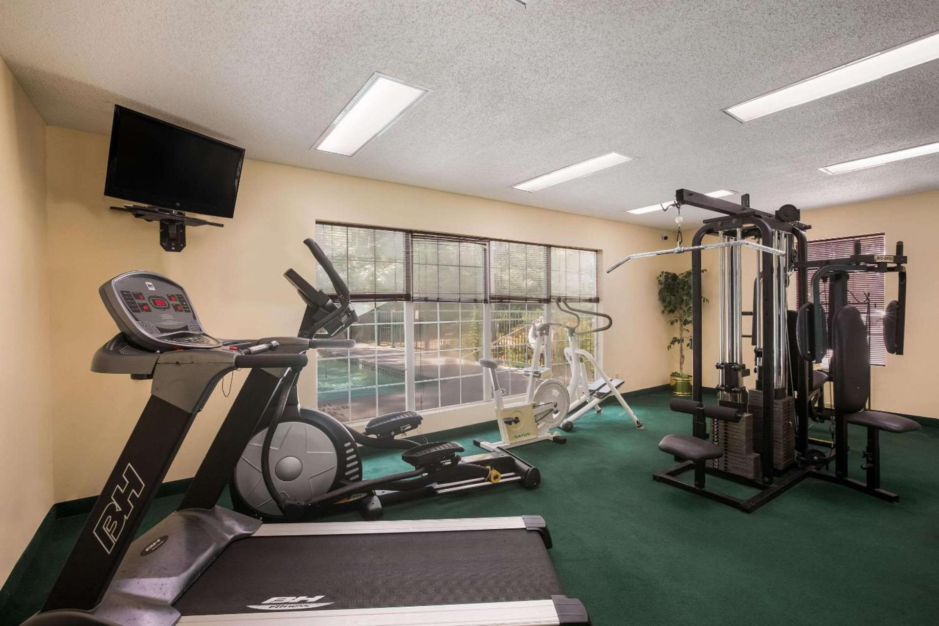 Quality Inn & Suites Greensboro near Lake Oconee photo 33