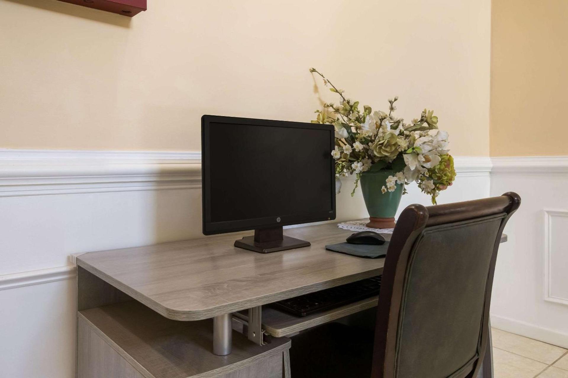 Quality Inn & Suites Greensboro near Lake Oconee photo 34