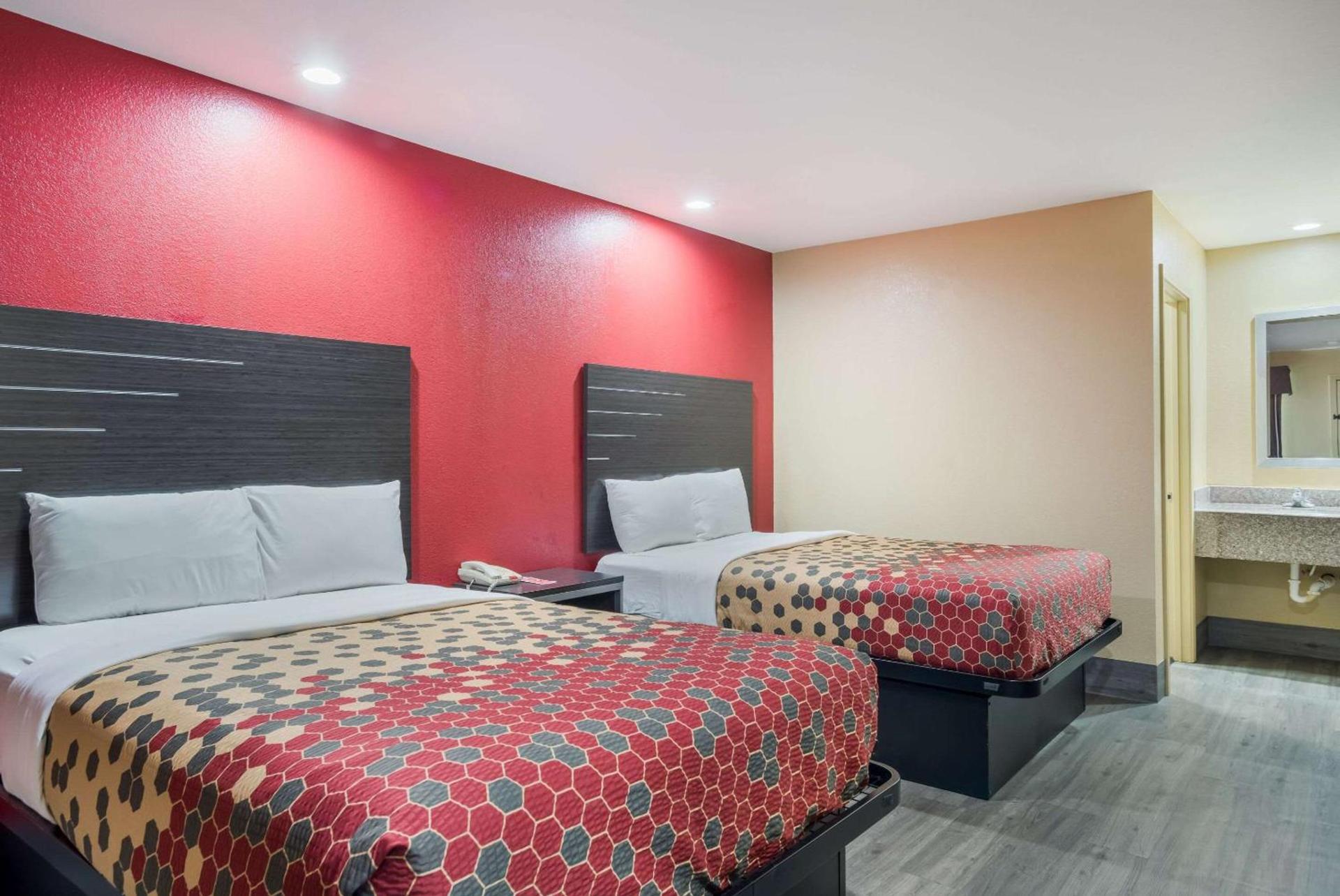Econo Lodge Lake Charles University Area photo 7