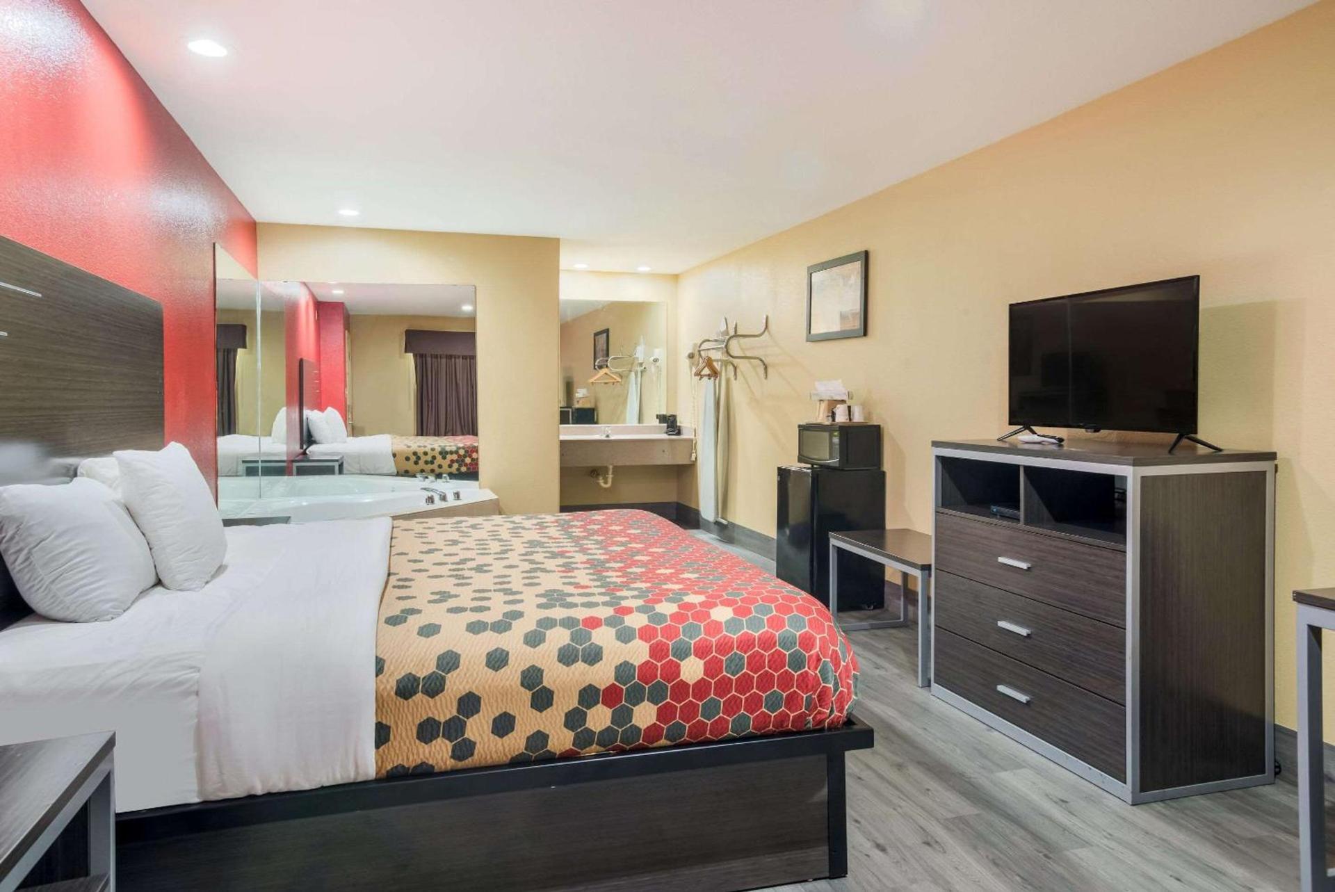 Econo Lodge Lake Charles University Area photo 10