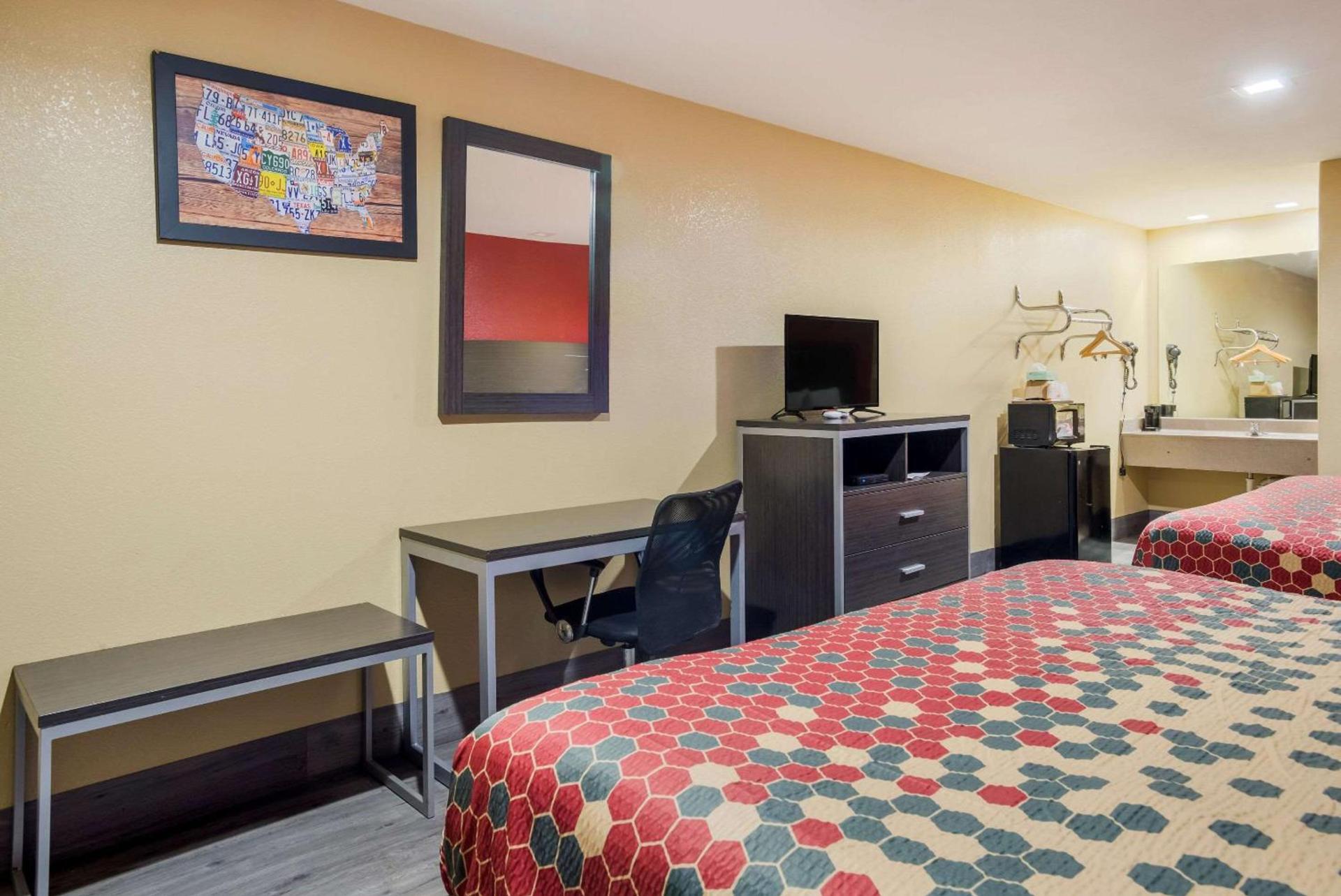 Econo Lodge Lake Charles University Area photo 17