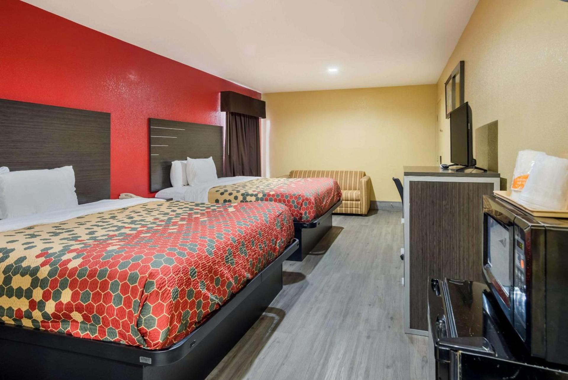 Econo Lodge Lake Charles University Area photo 18
