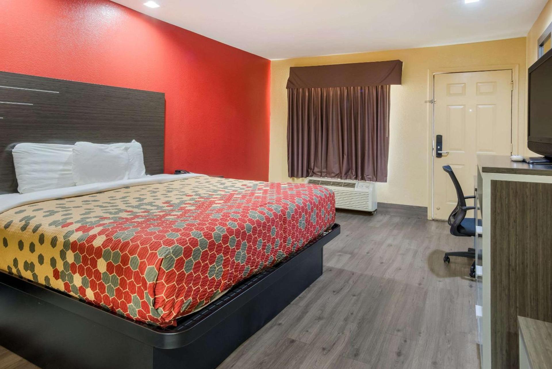 Econo Lodge Lake Charles University Area photo 19