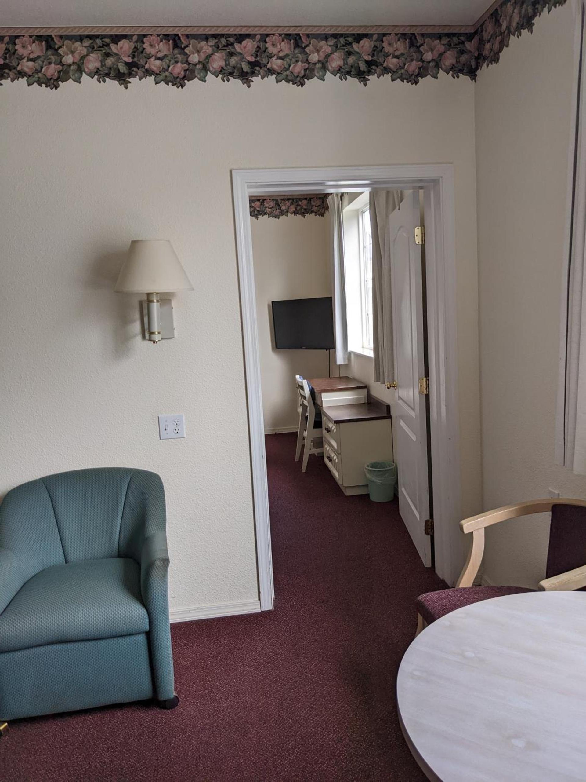 Lighthouse Inn photo 7