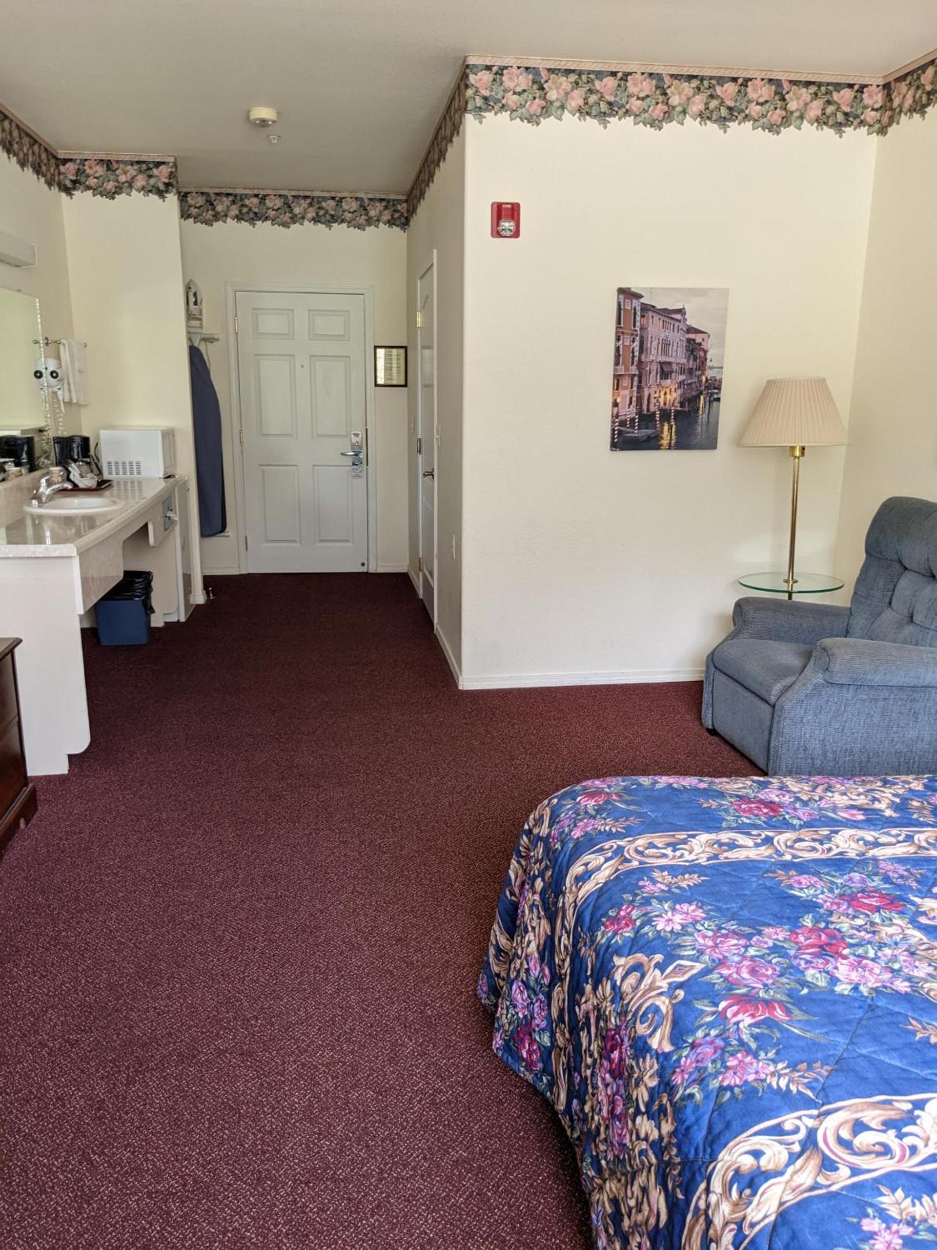 Lighthouse Inn photo 14