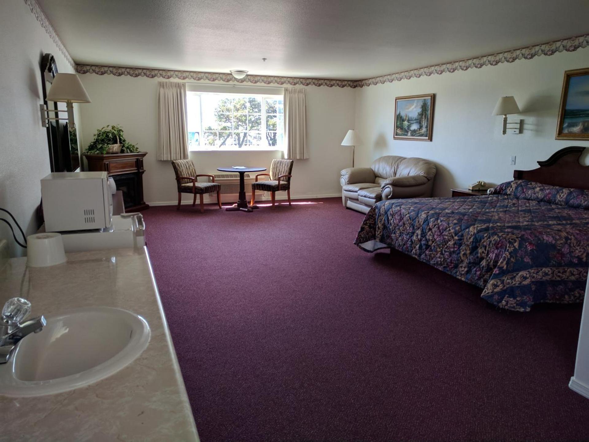 Lighthouse Inn photo 18