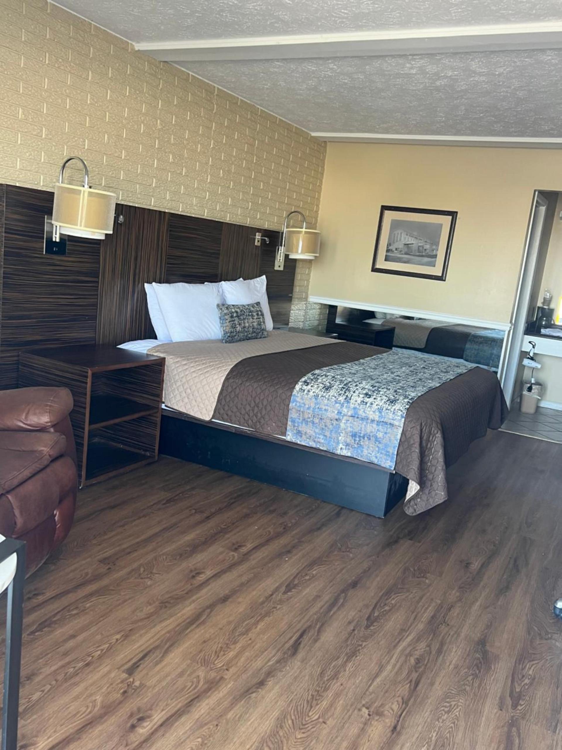 Towne inn photo 6