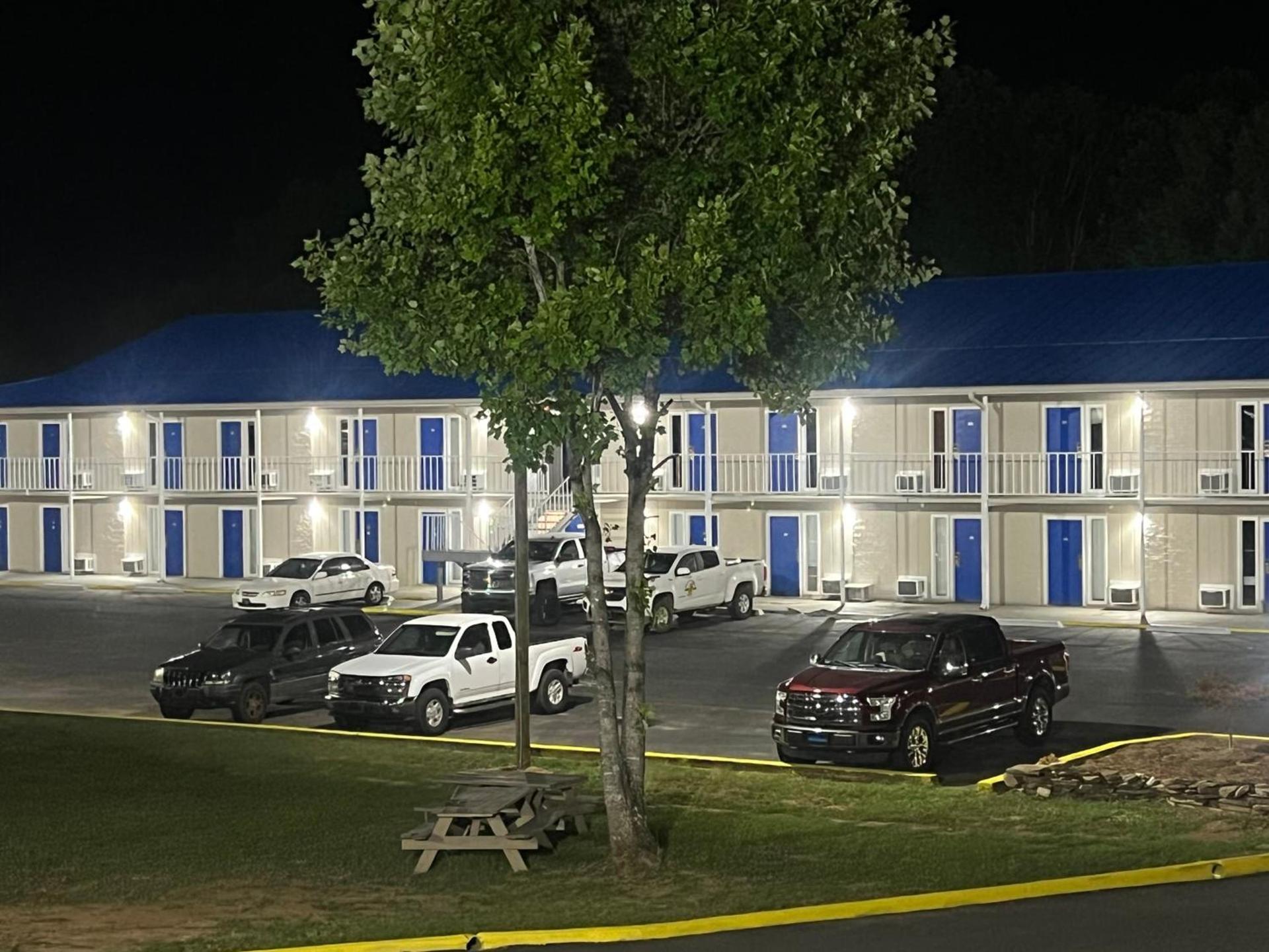 Towne inn photo 9