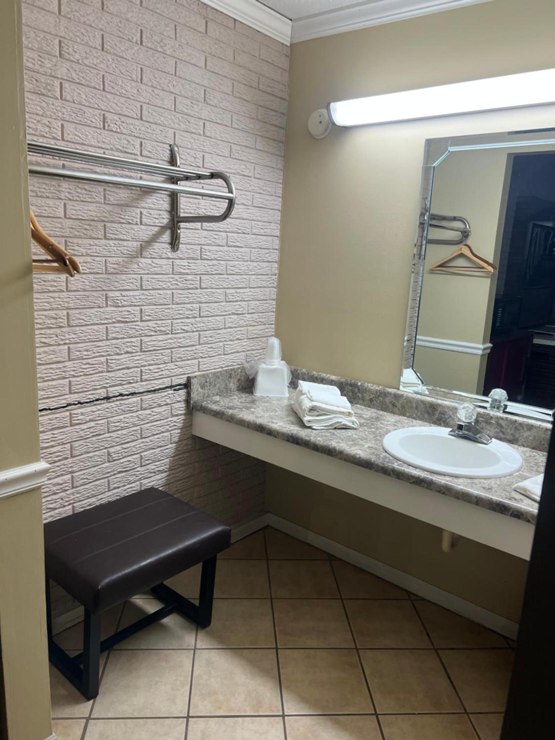 Towne inn photo 10