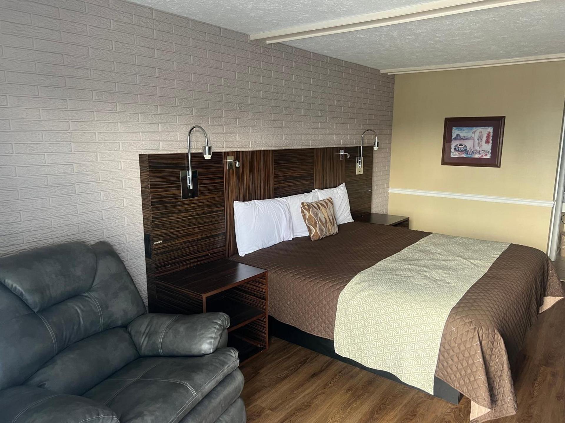 Towne inn photo 14
