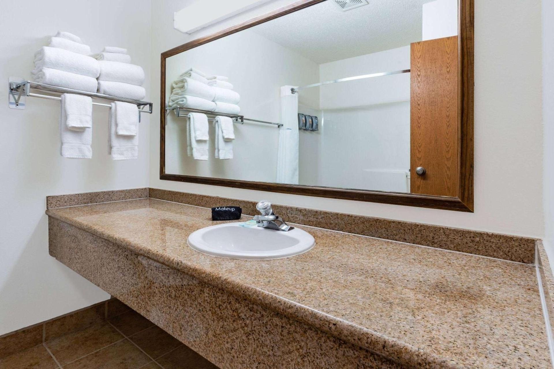 Baymont by Wyndham Bozeman photo 16