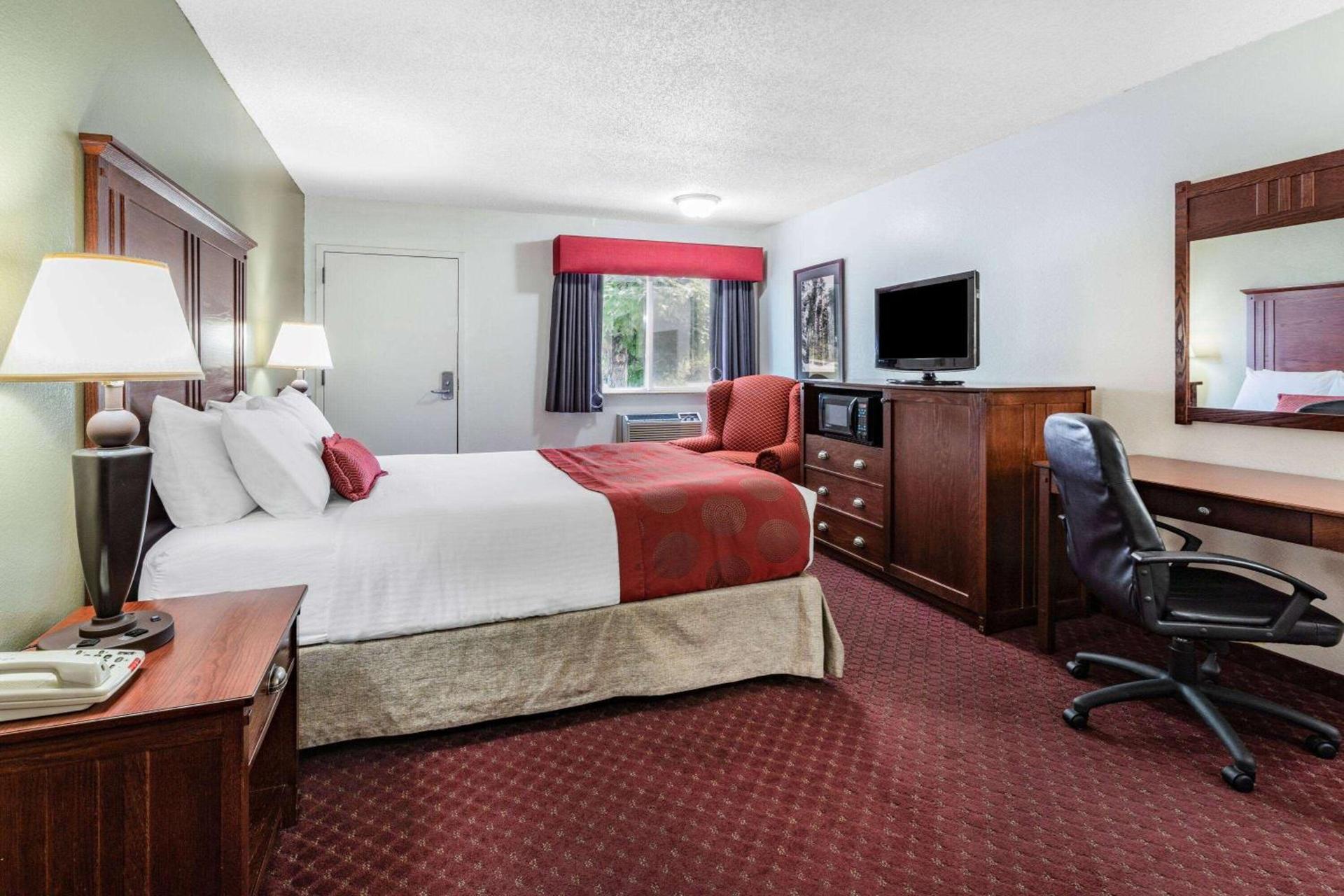 Baymont by Wyndham Bozeman photo 24