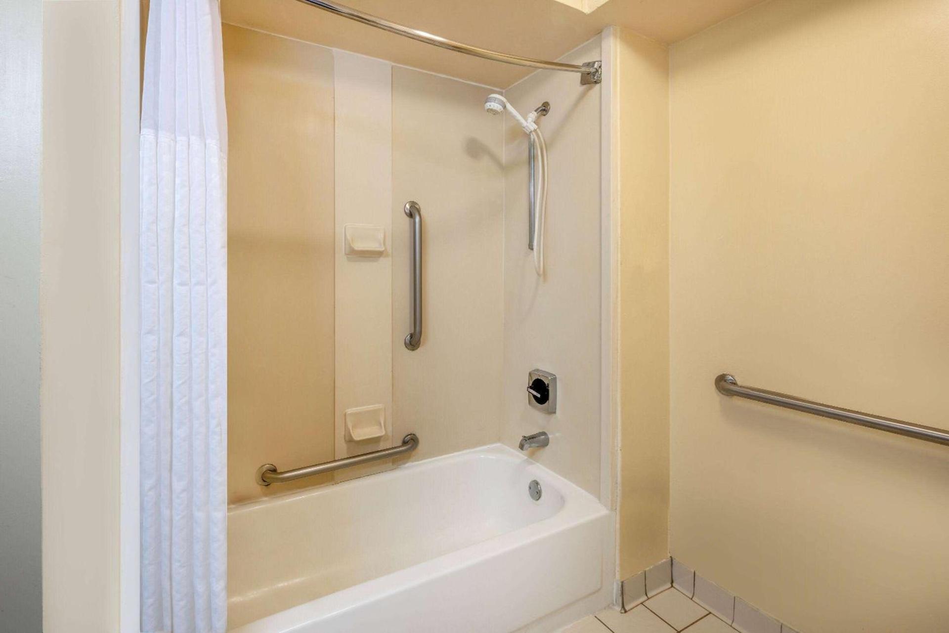 Park Inn by Radisson, Columbus State University Area photo 8