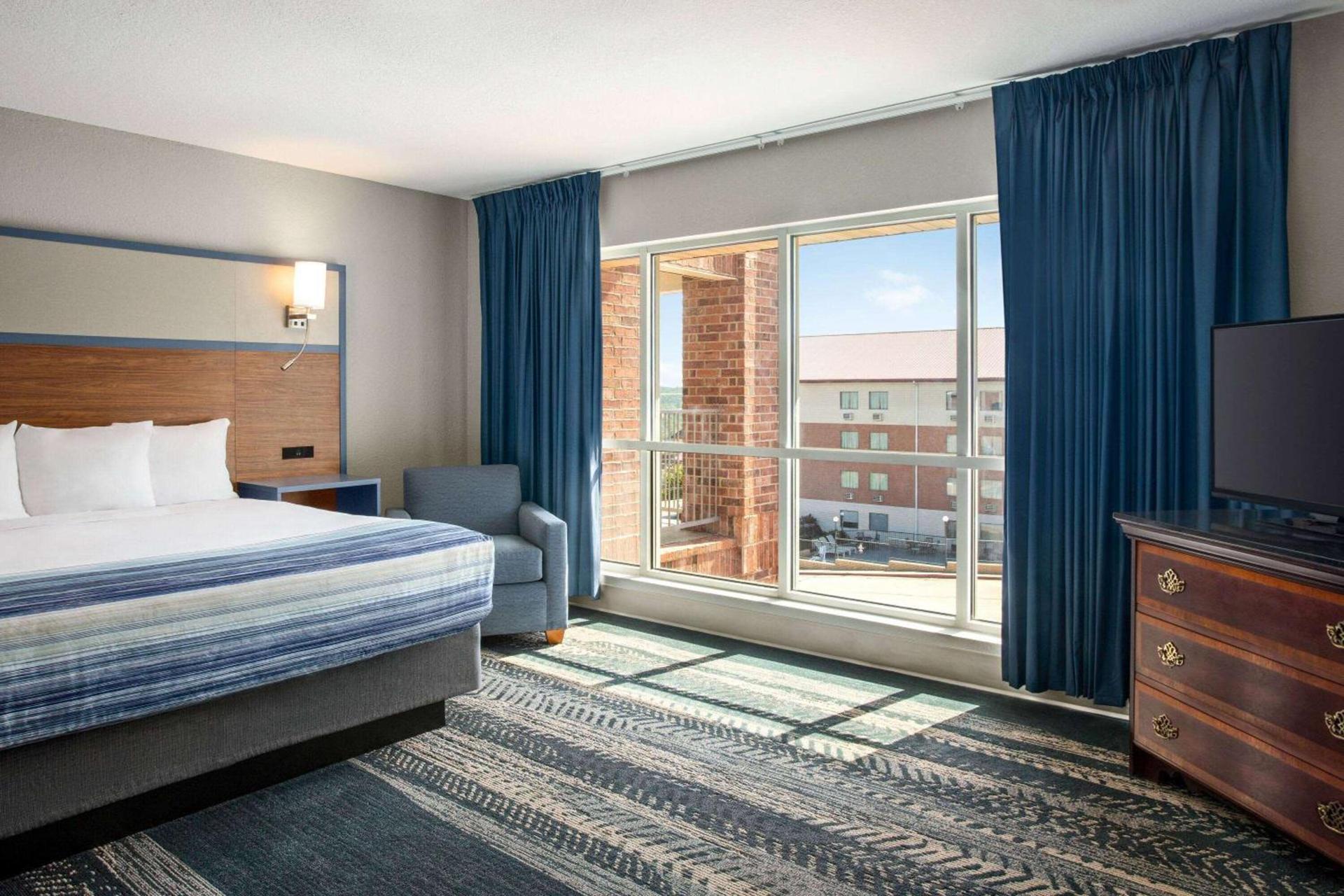 AmericInn by Wyndham Branson & Conference Center photo 32
