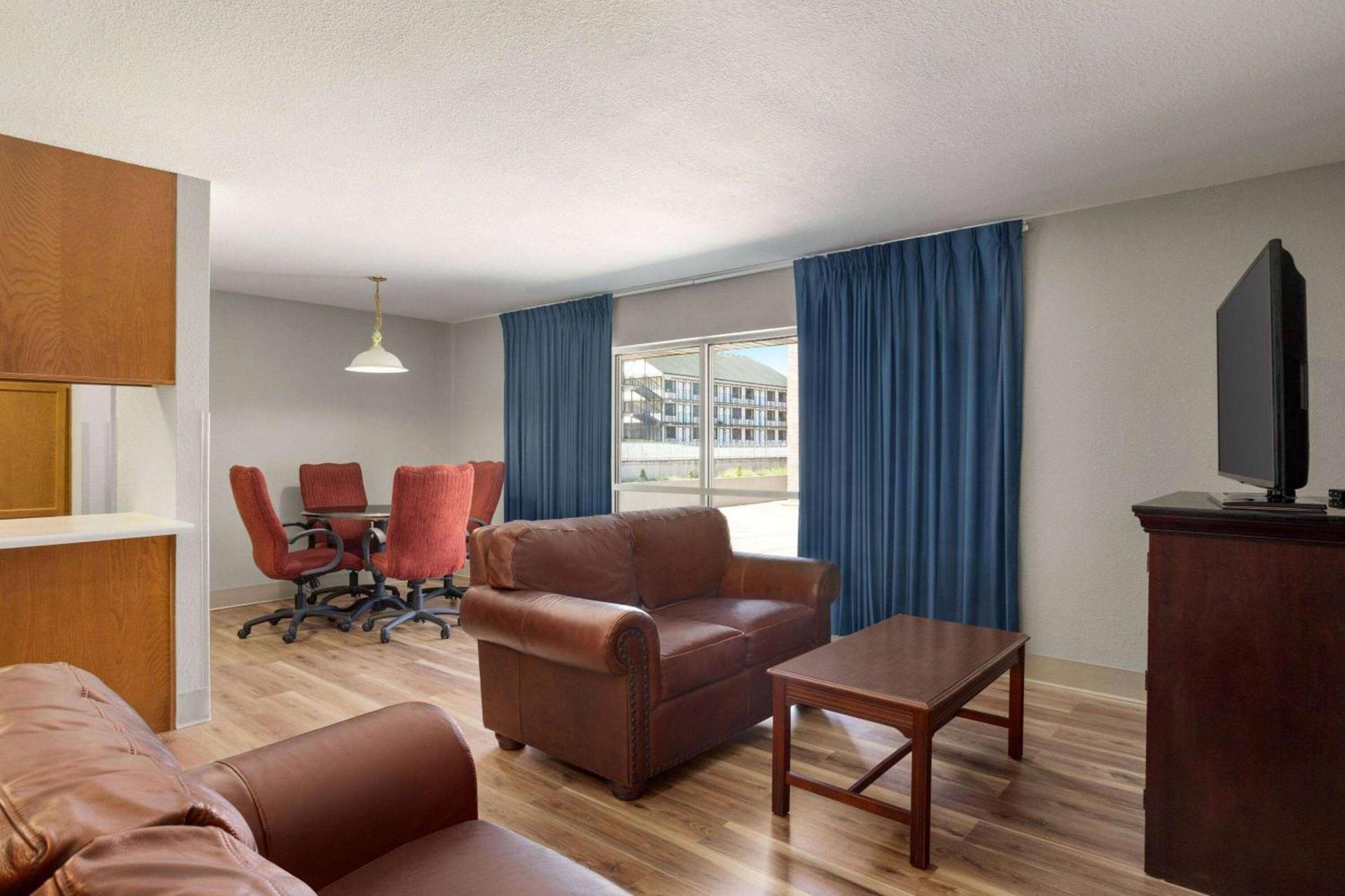 AmericInn by Wyndham Branson & Conference Center photo 33