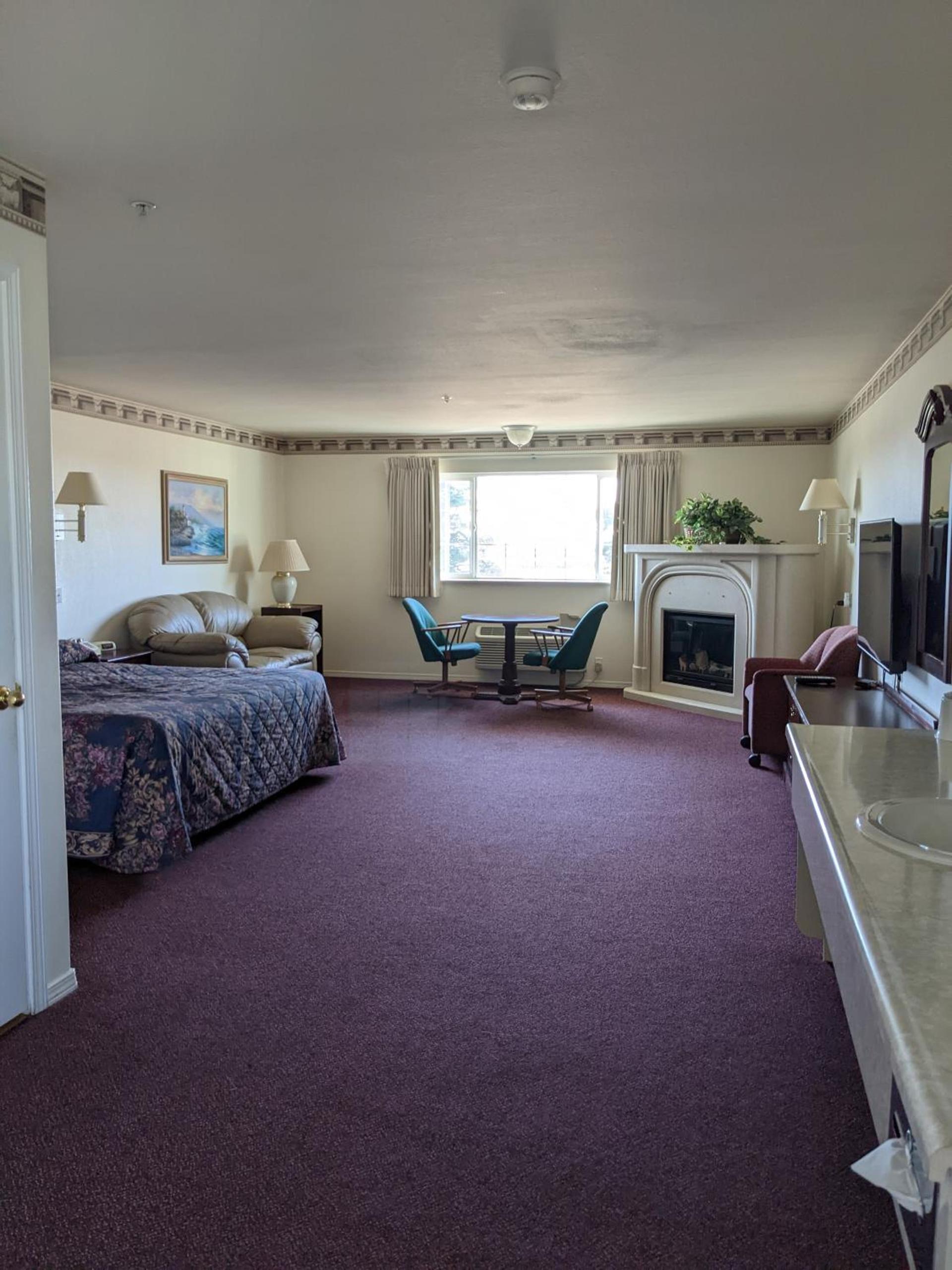 Lighthouse Inn photo 23