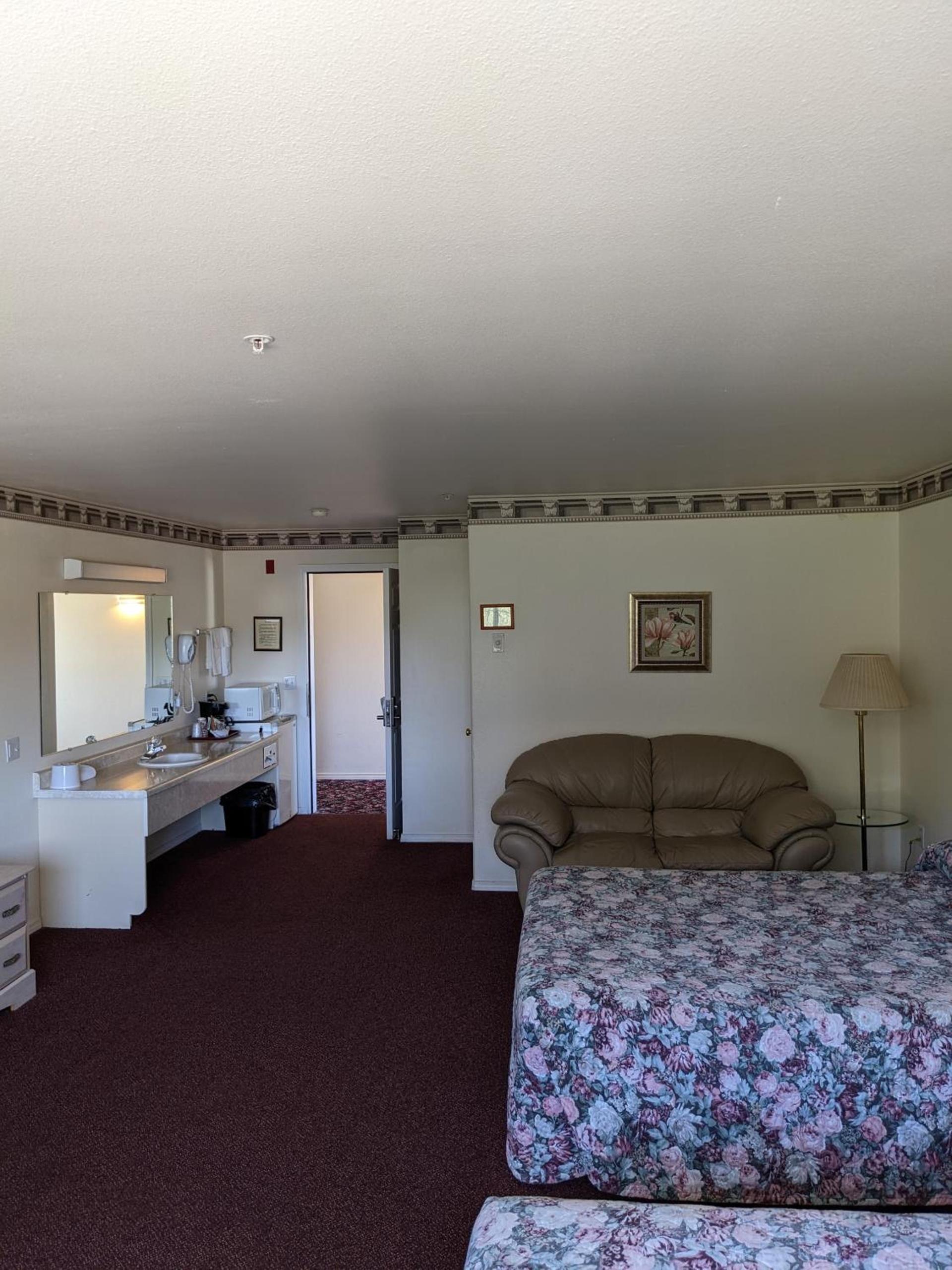 Lighthouse Inn photo 24