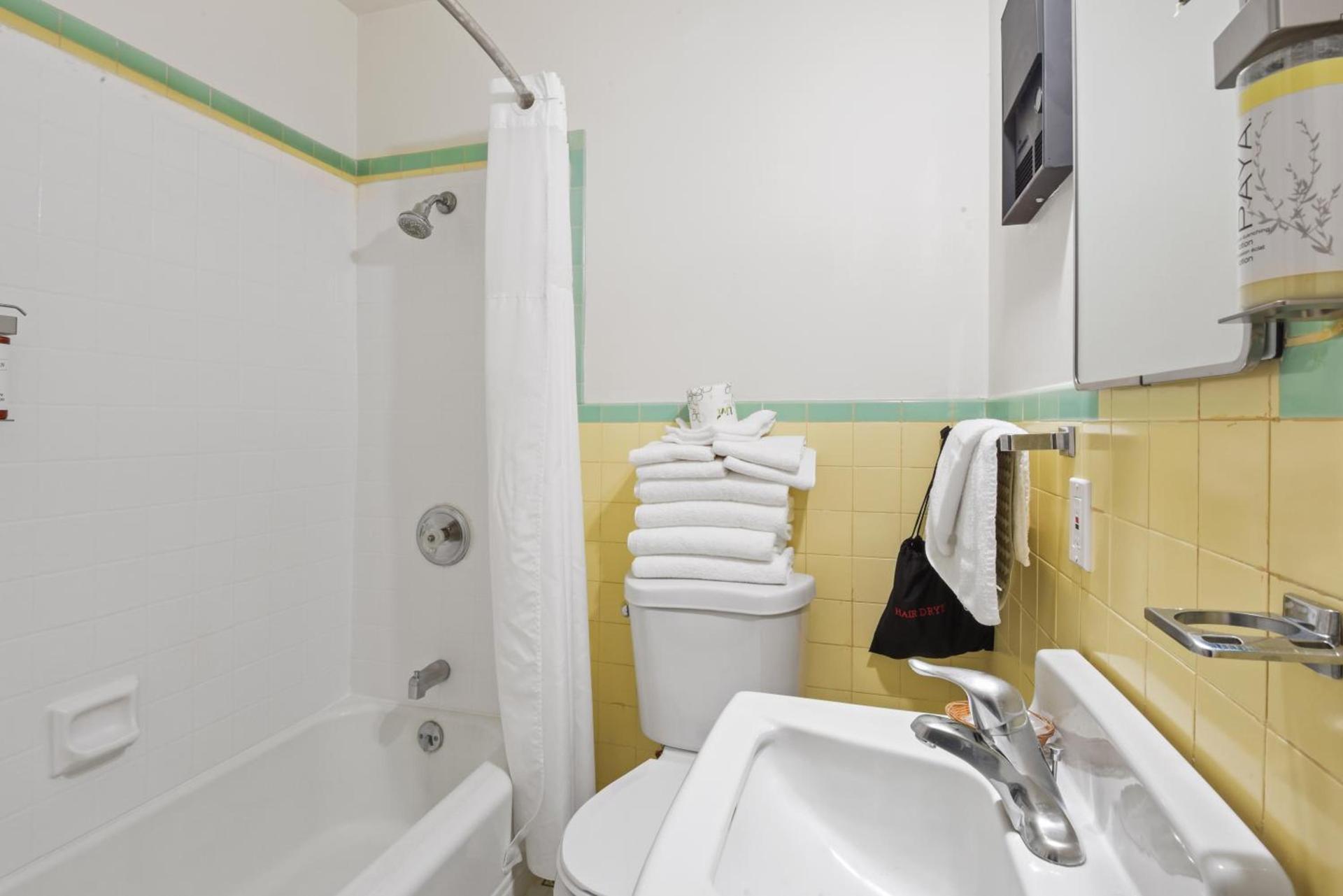 Crown Motel photo 30