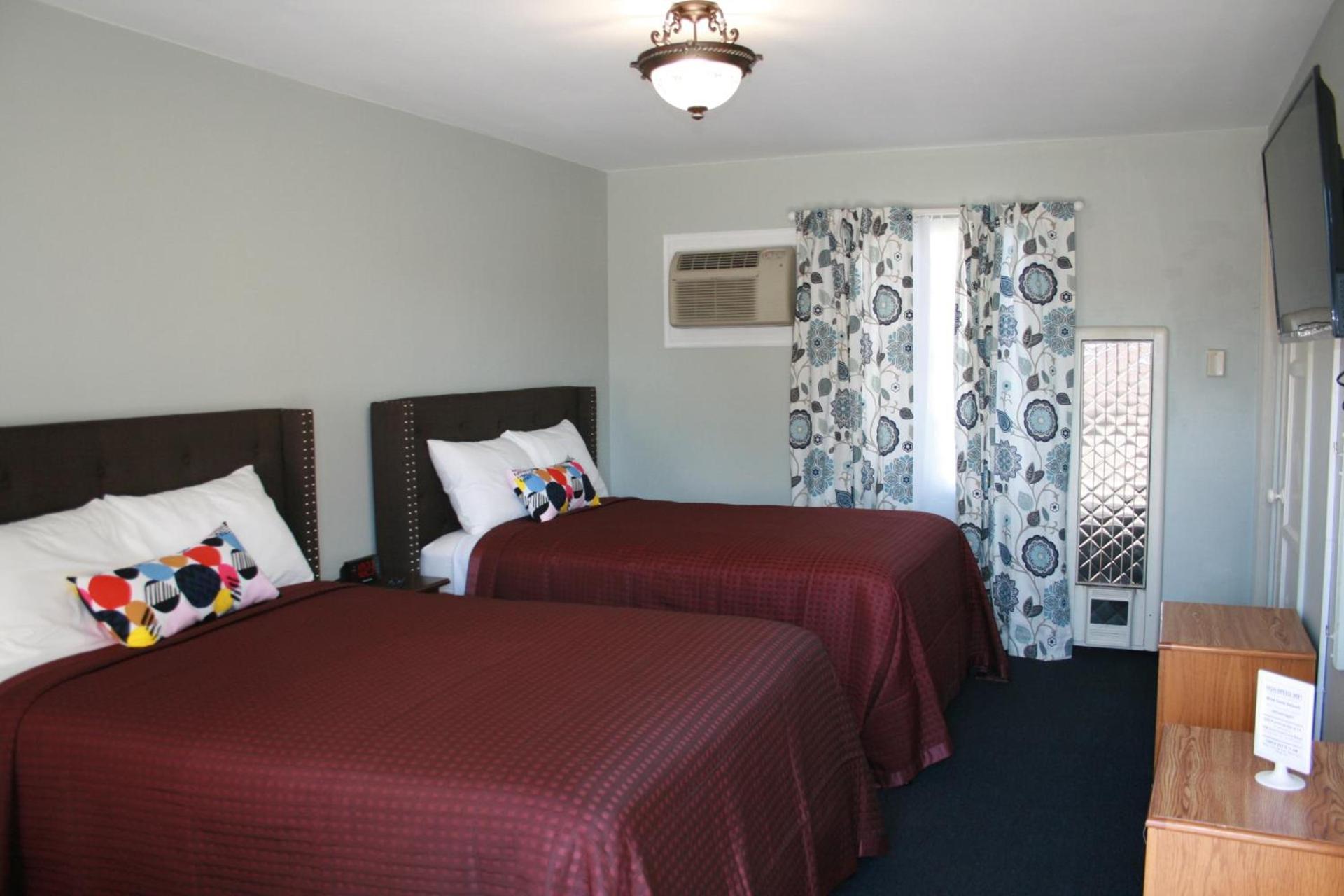 HARRY'S MAN CAVE - A Vintage Motel on the Historic 395 route - The New Star Motel Experience photo 33