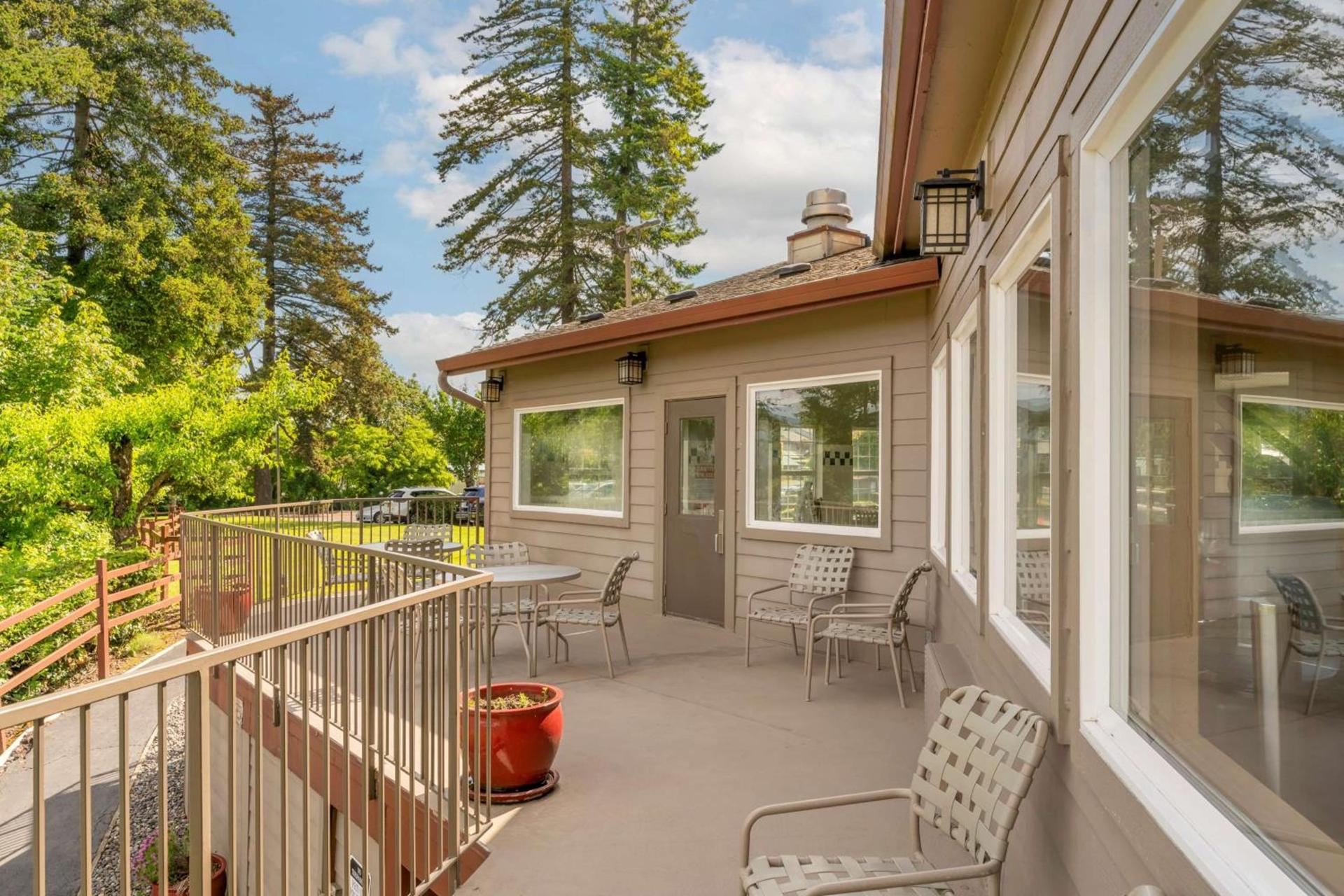 Best Western Plus Columbia River Inn photo 40