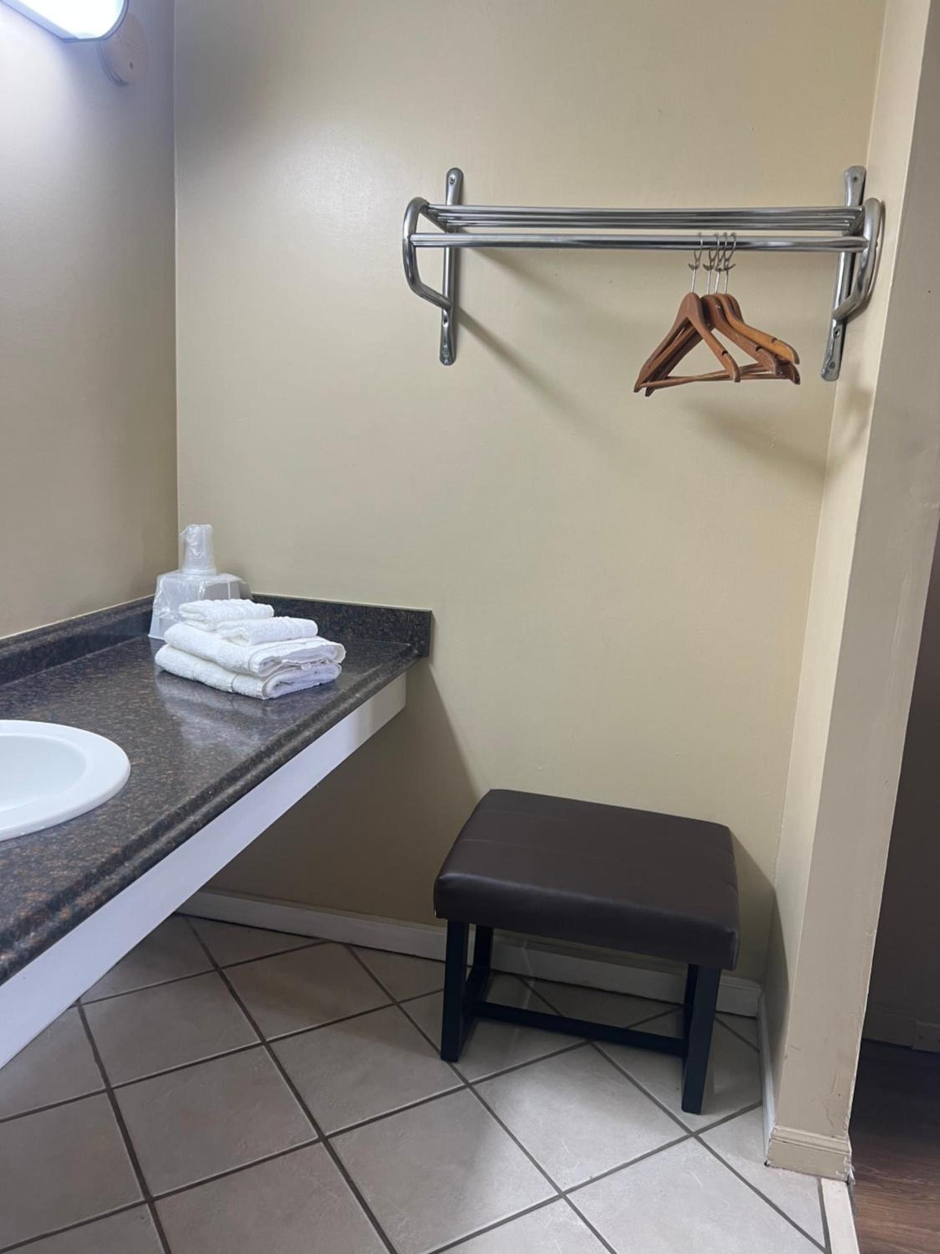 Towne inn photo 25