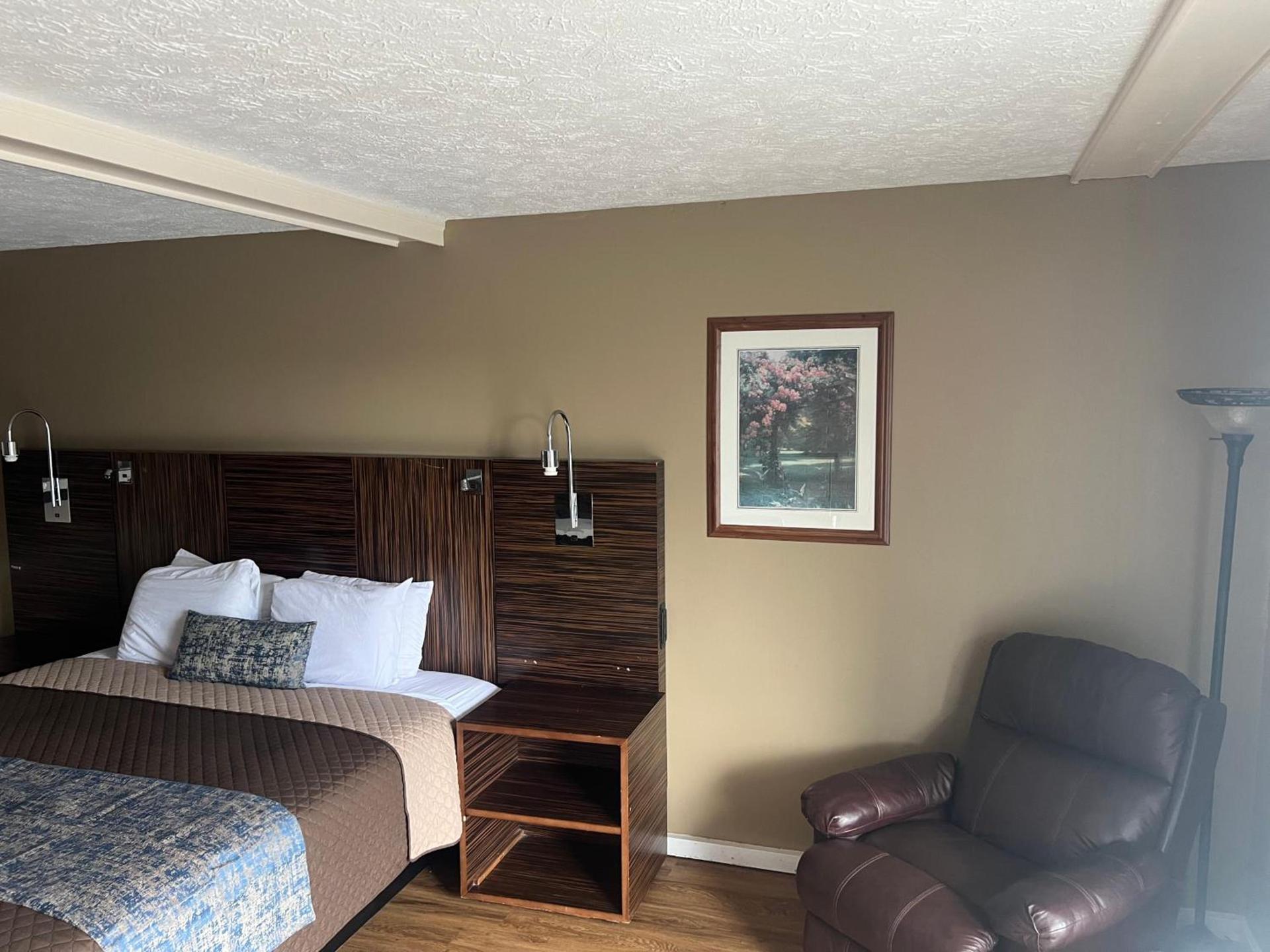 Towne inn photo 2