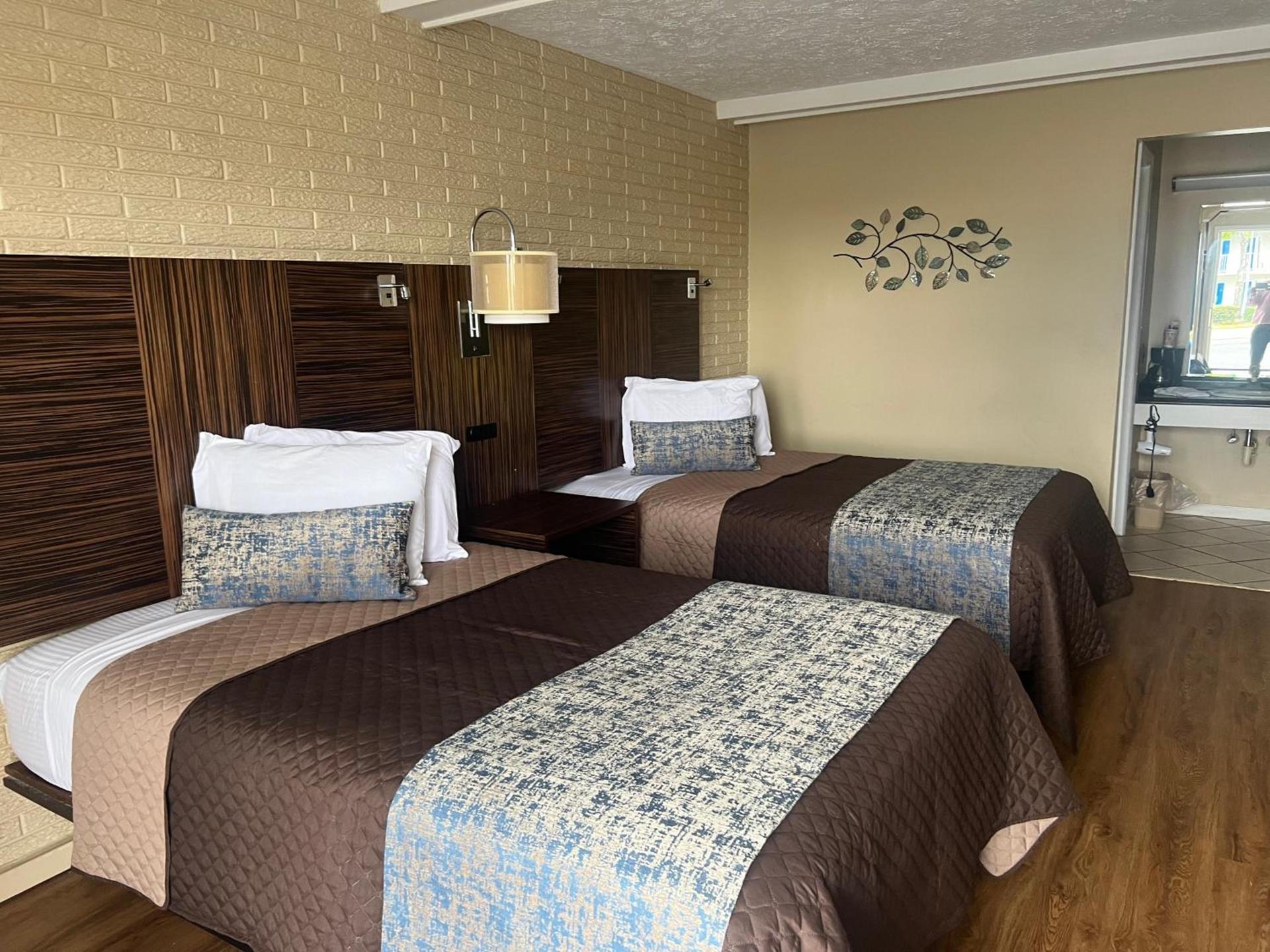 Towne inn photo 54