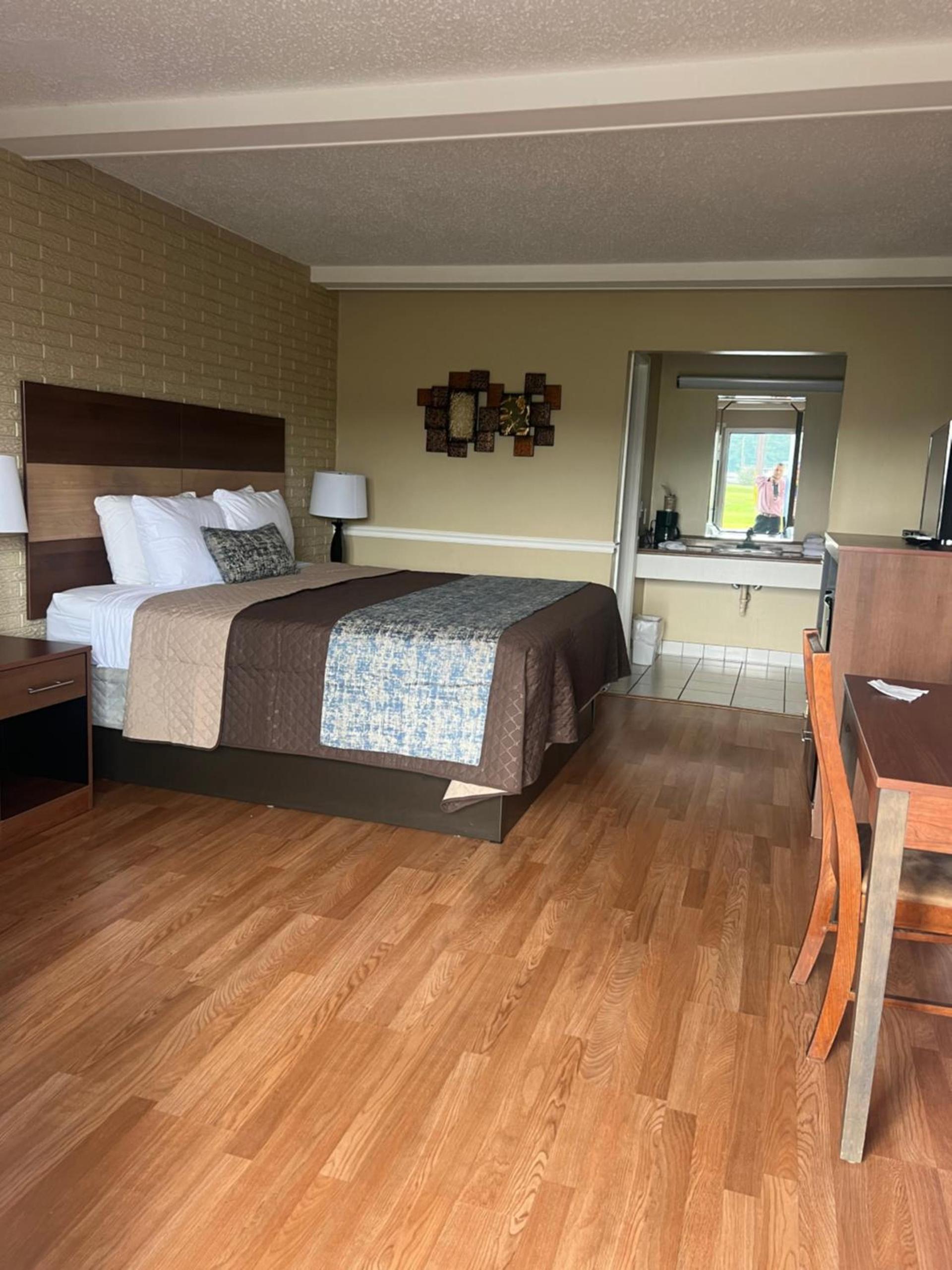 Towne inn photo 69