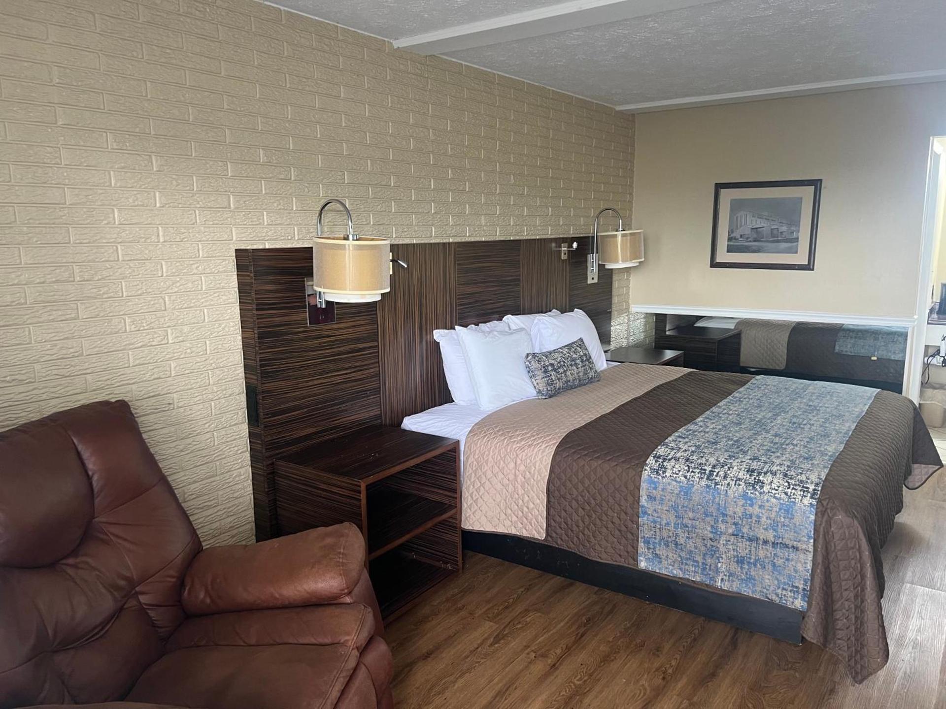Towne inn photo 59
