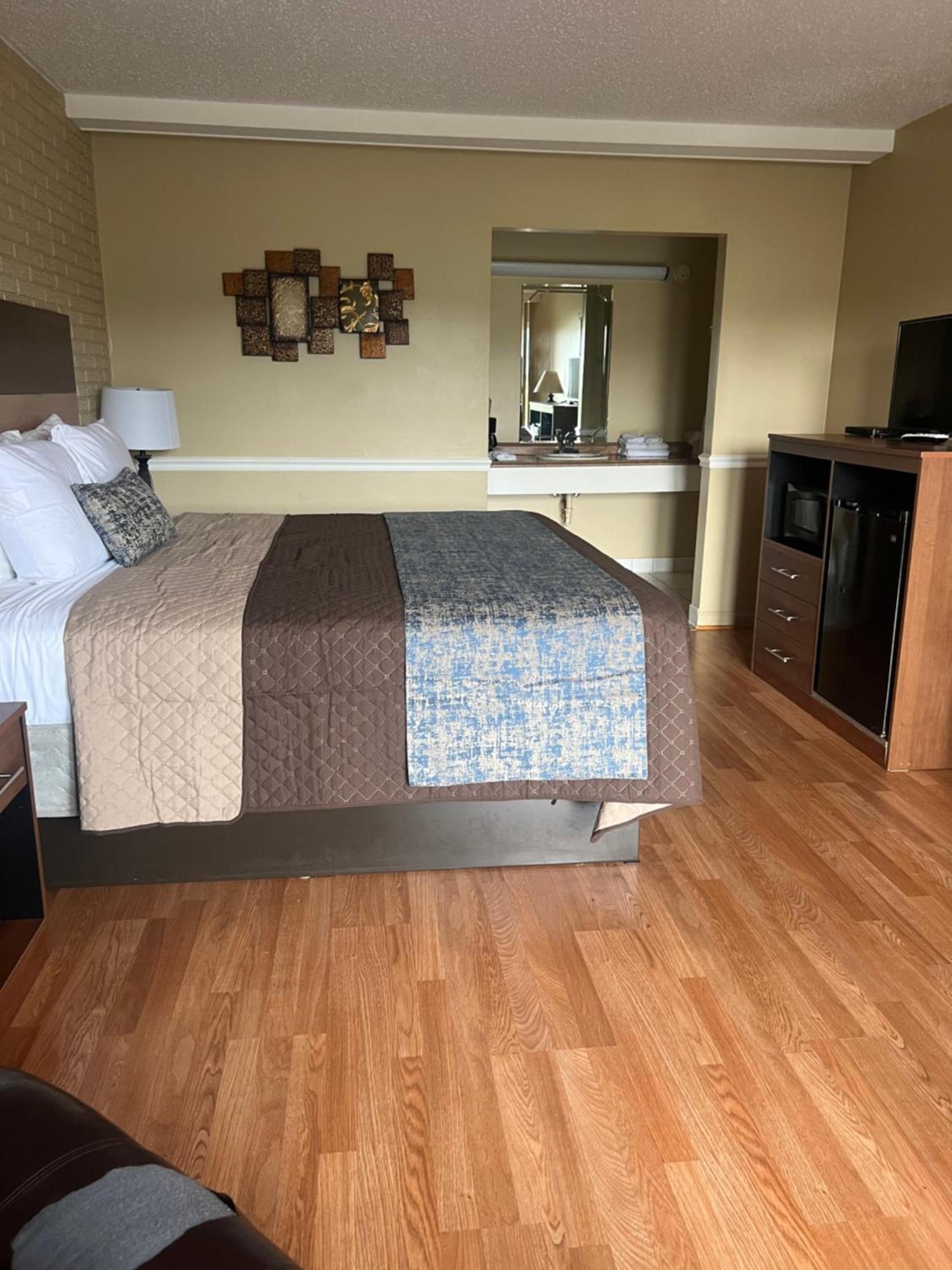 Towne inn photo 58
