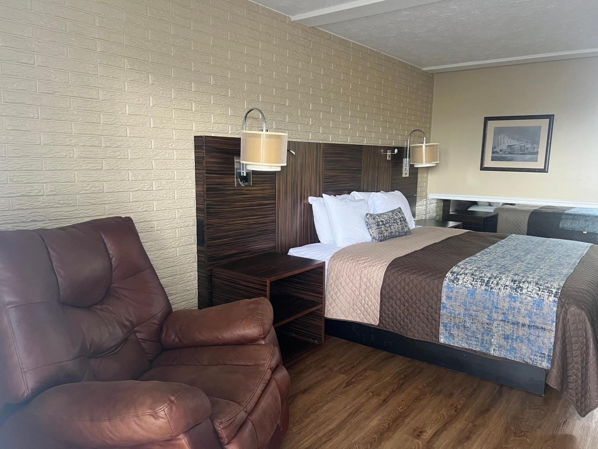 Towne inn photo 60