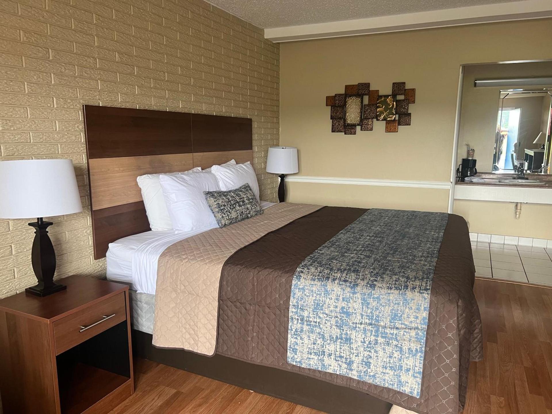 Towne inn photo 62
